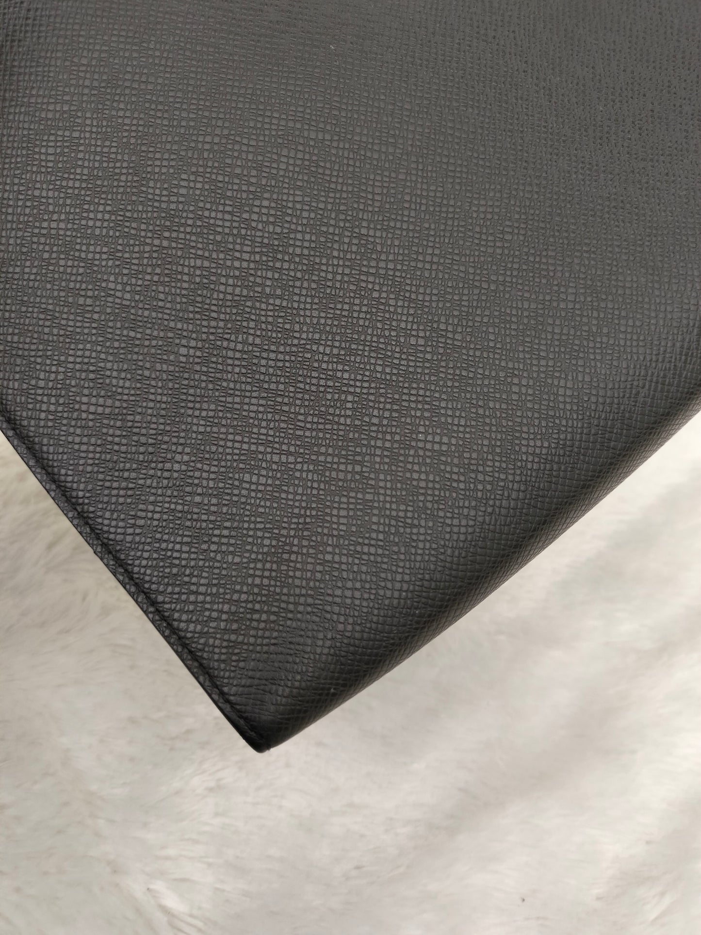 LV Pochette Voyage Taiga Noir 2018