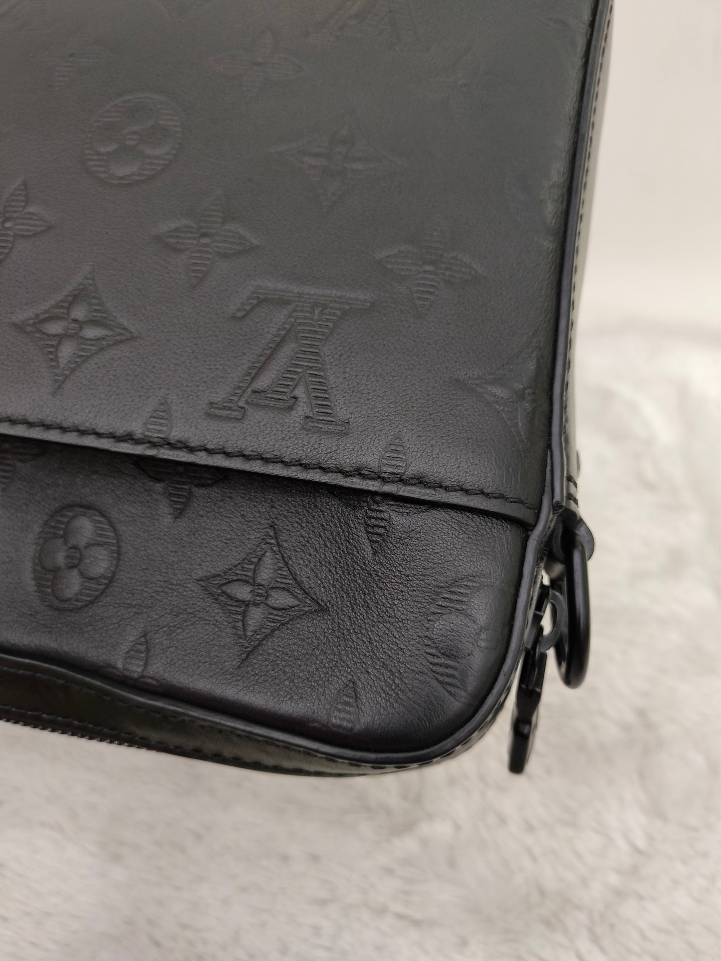 LV Duo Messenger Monogram Shadow Noir (CHIP)