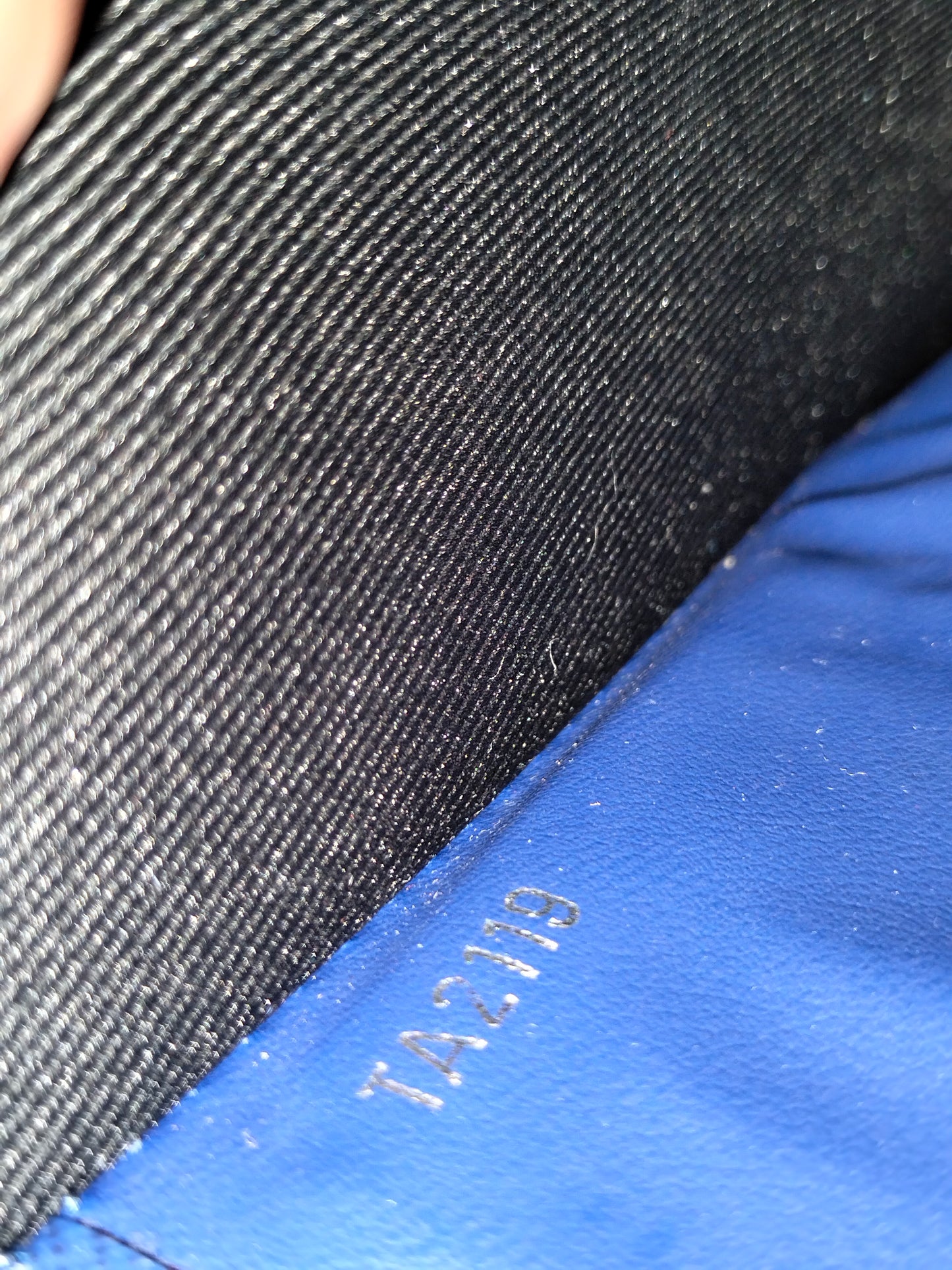 LV Pochette Voyage Taiga Blue Cobalt 2019