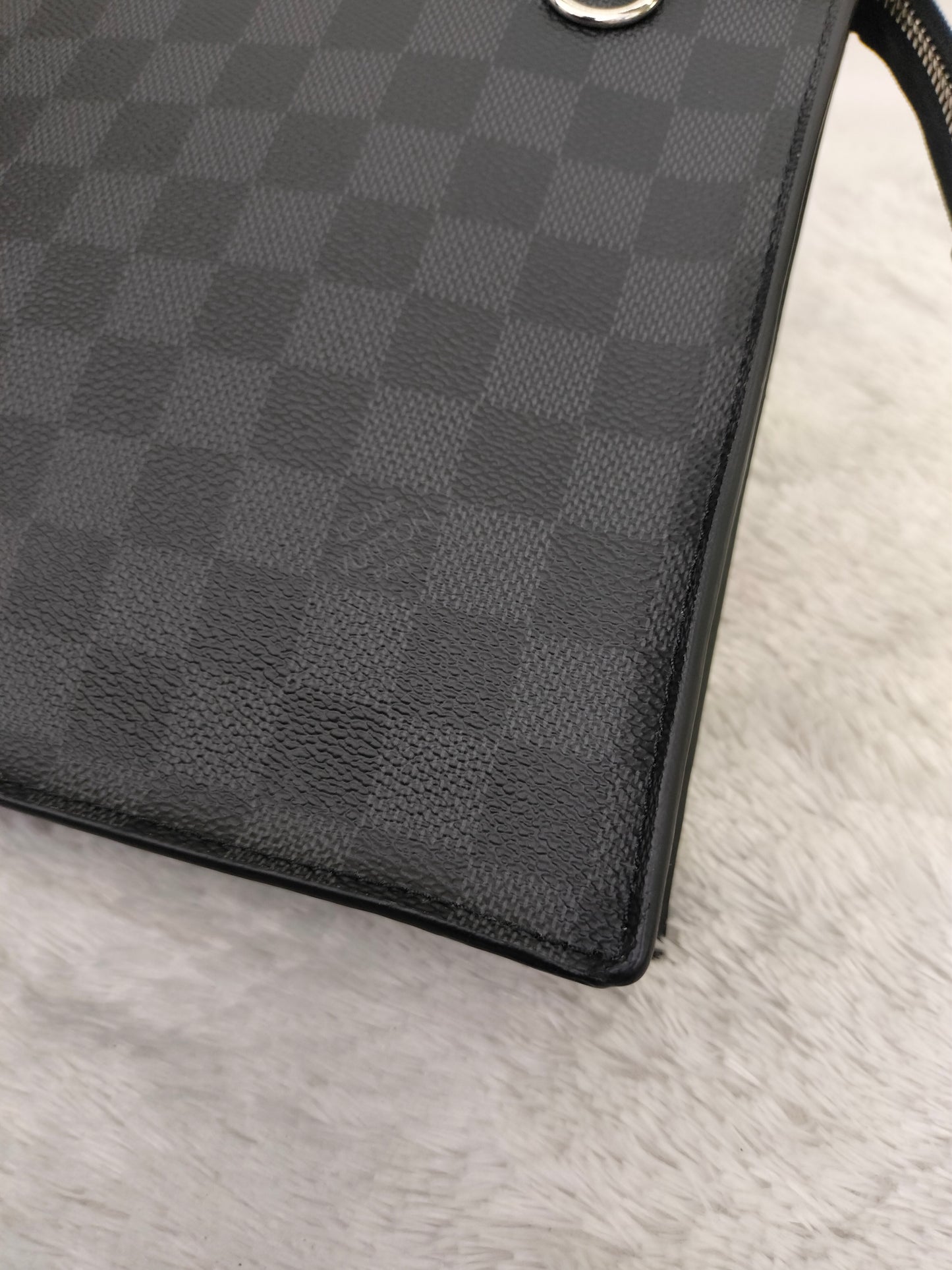 LV Standing Pouch Graphite (CHIP)