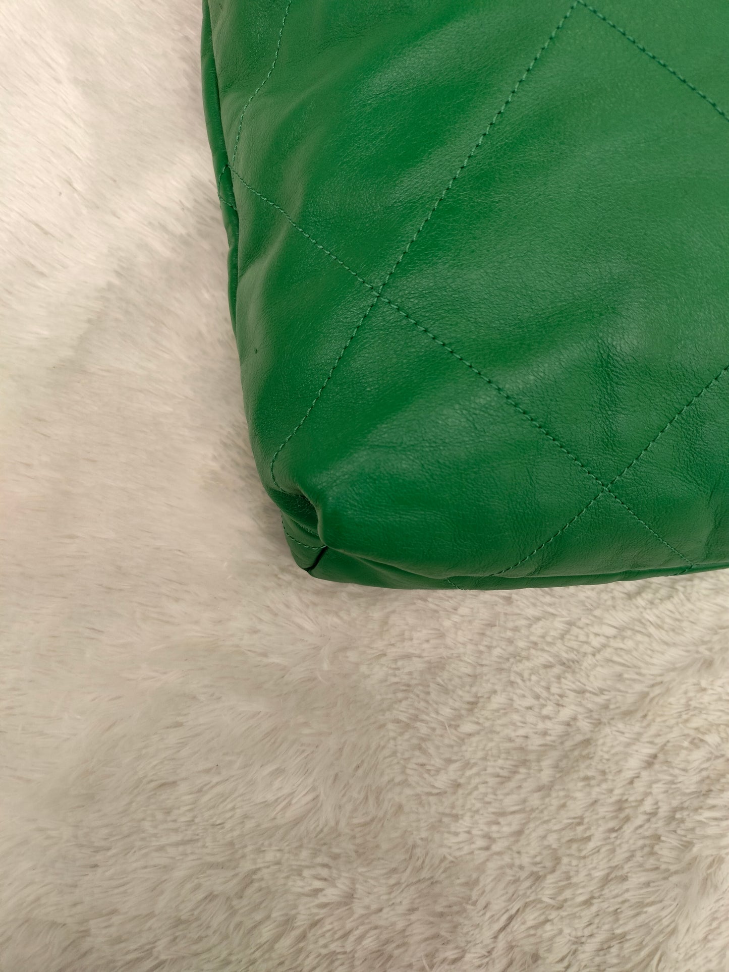 *Neverbeen Used* Chanel C22 Medium Calfskin Green GHW (CHIP)