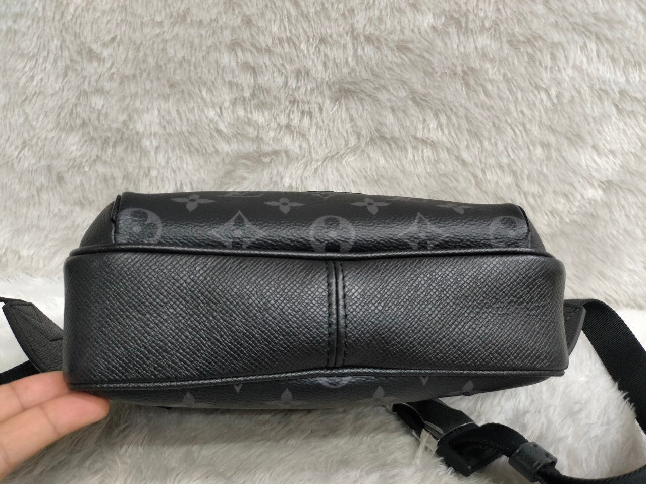 LV Outdoor Bumbag Monogram Taigarama Eclipse 2019
