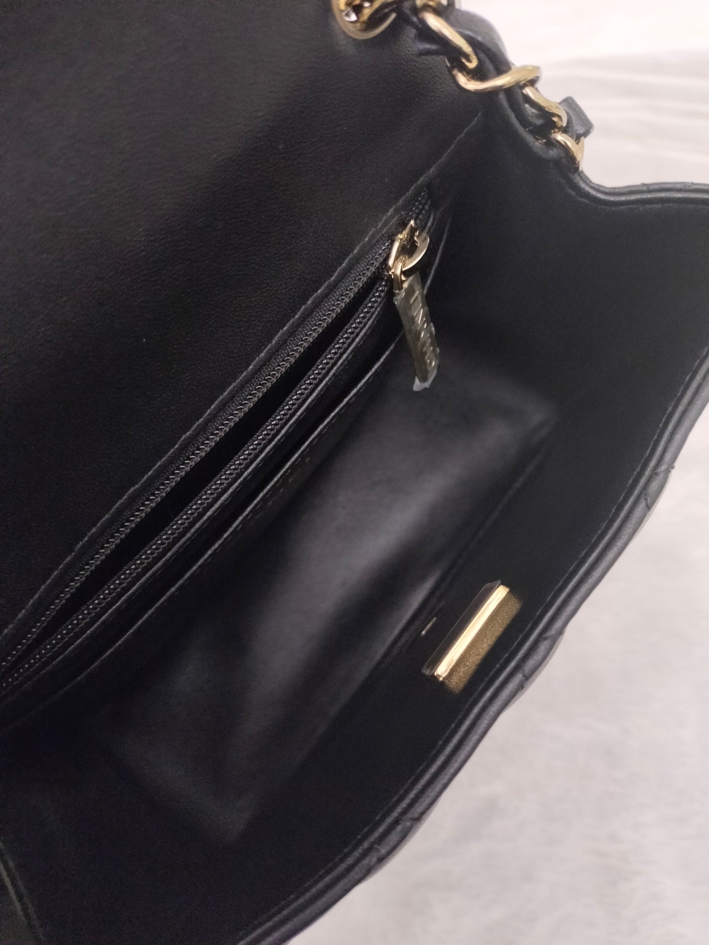 *NEW* Chanel Mini Square Lamb Black GHW (CHIP)