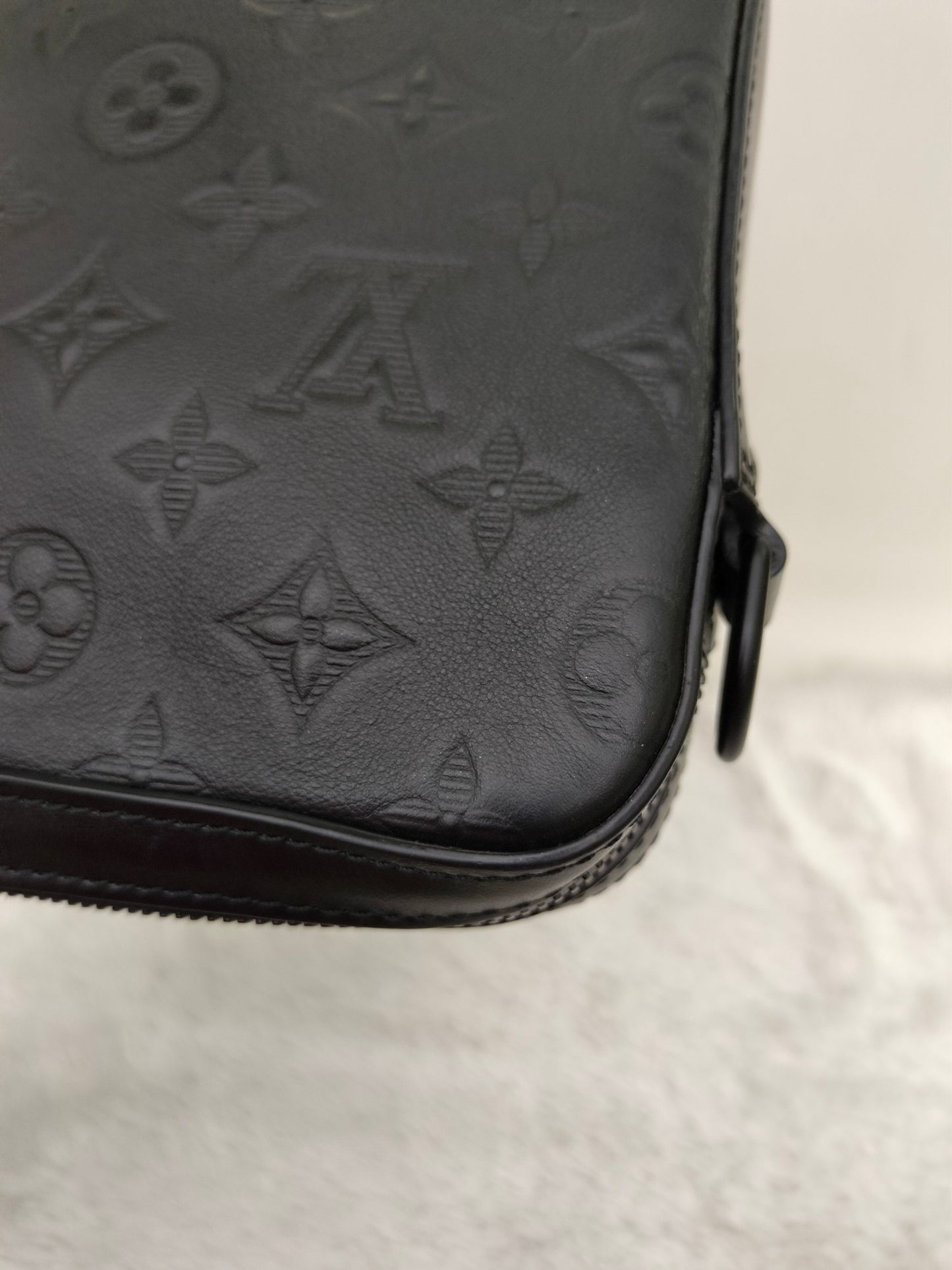 LV Duo Messenger Monogram Shadow Noir (CHIP)
