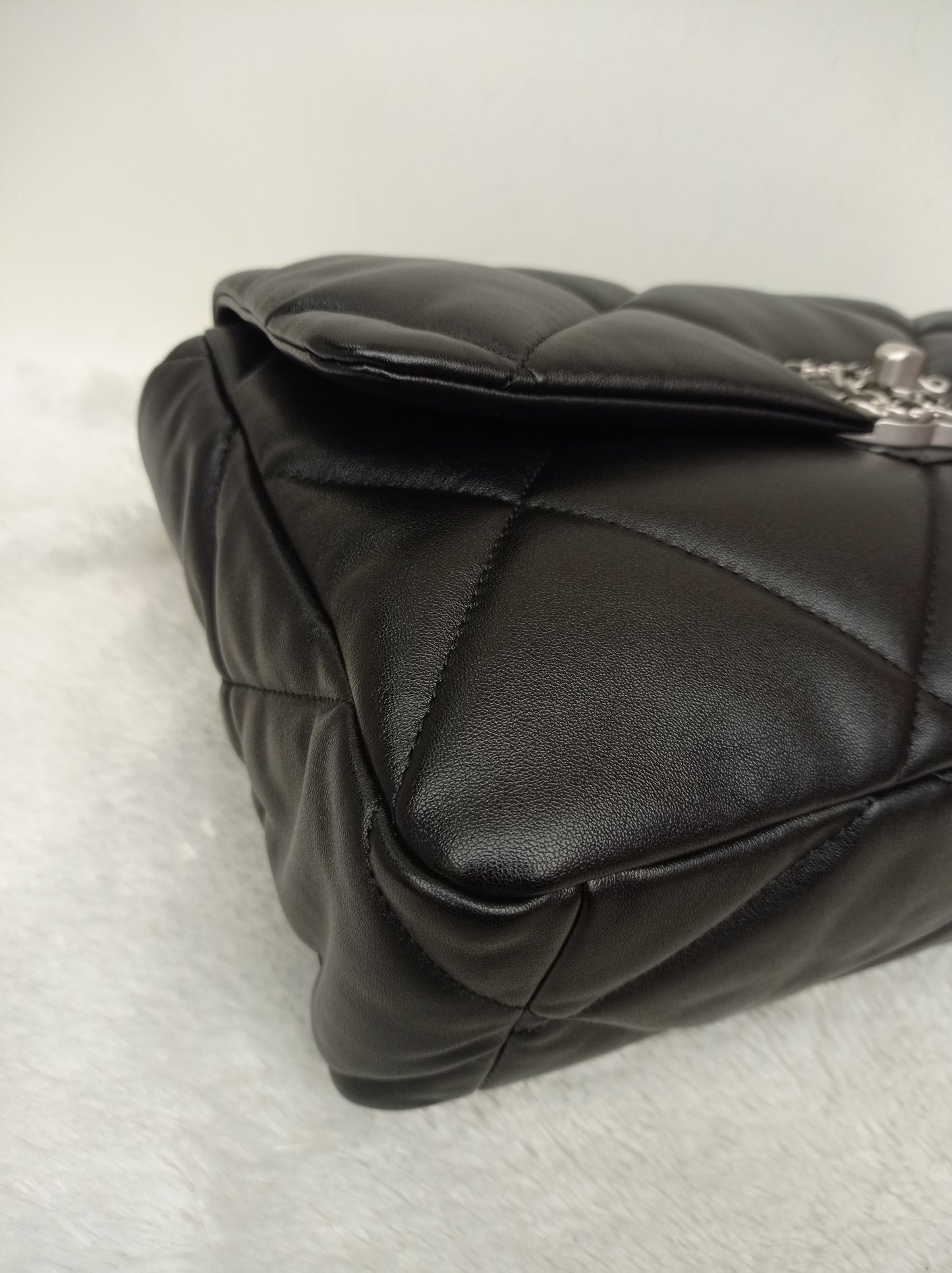 *Neverbeen Used* Chanel C19 Large Black (CHIP)