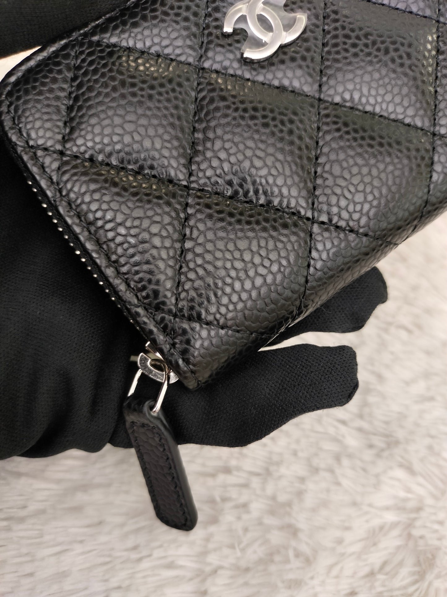 *NEW* Chanel Zippy Card Holder Caviar Black SHW (CHIP)