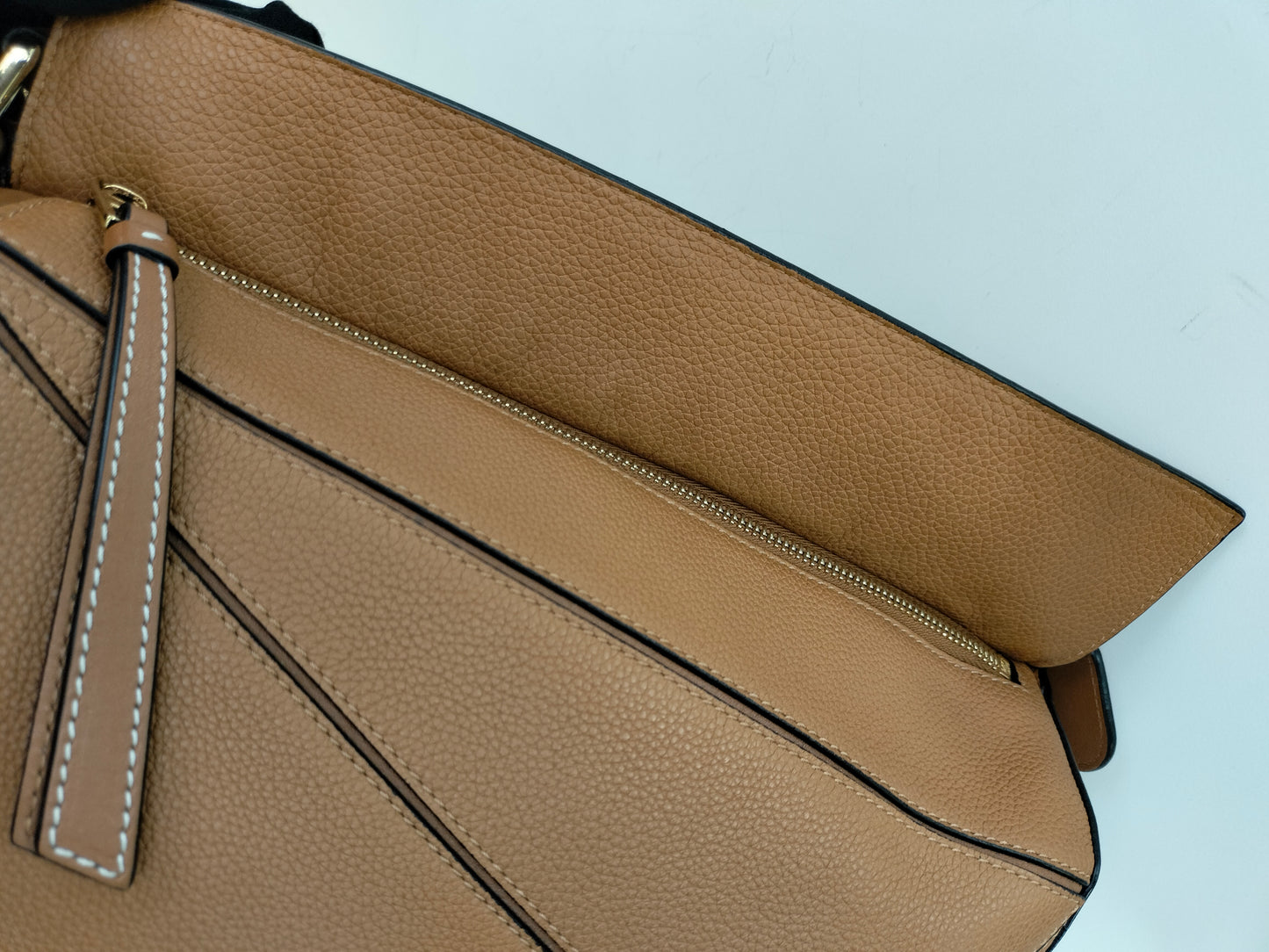 Loewe Puzzle Medium Grained Light Caramel GHW 2018