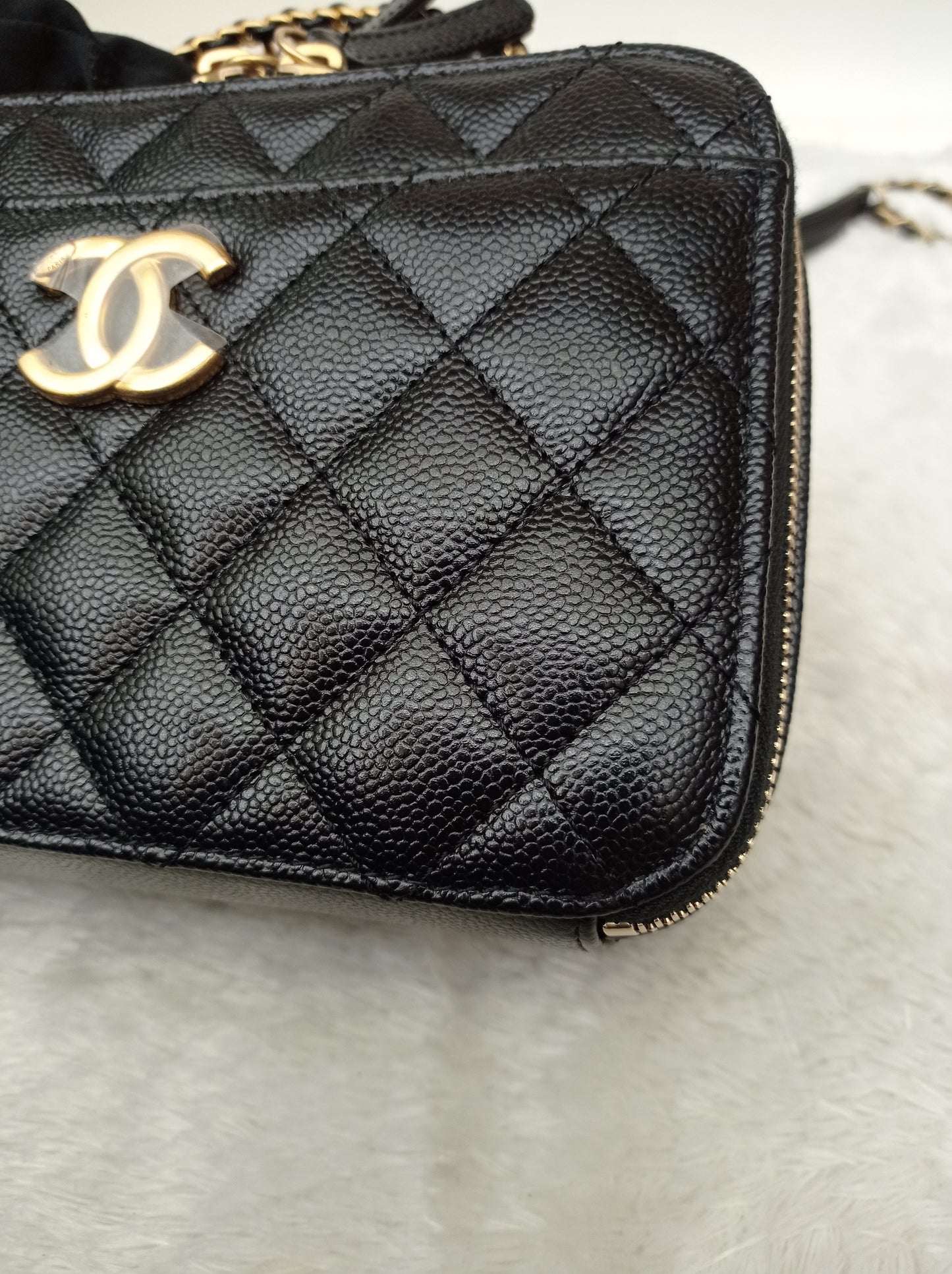 *Neverbeen Used* Chanel Pick Me Up Vanity Case Small Caviar Black GHW (CHIP)