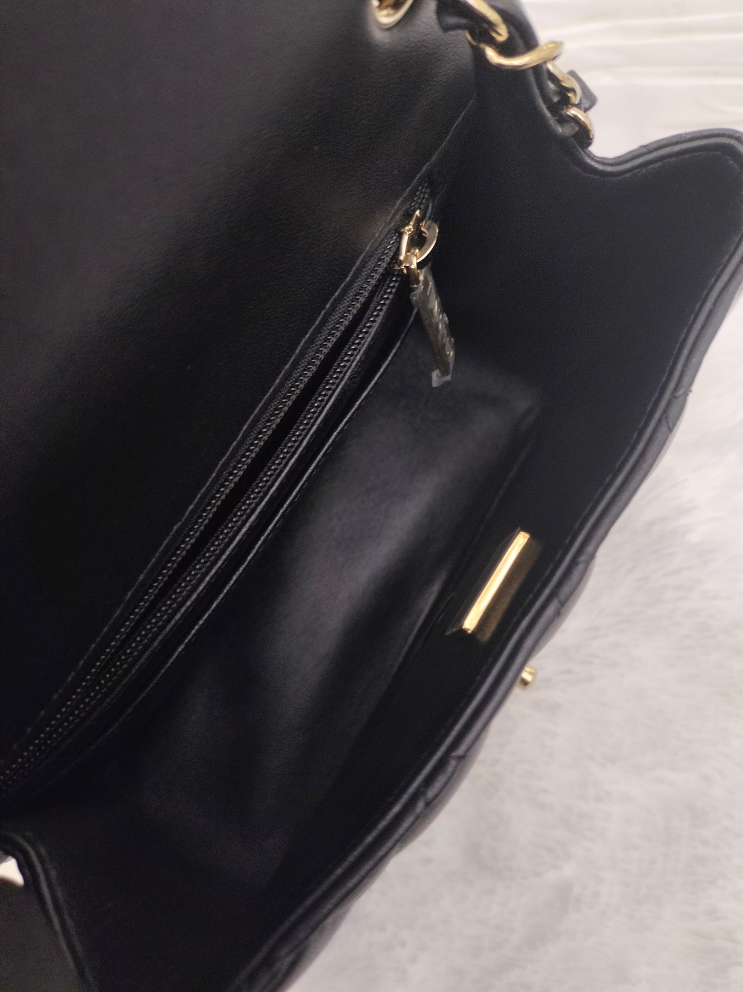 *NEW* Chanel Mini Square Lamb Black GHW (CHIP)