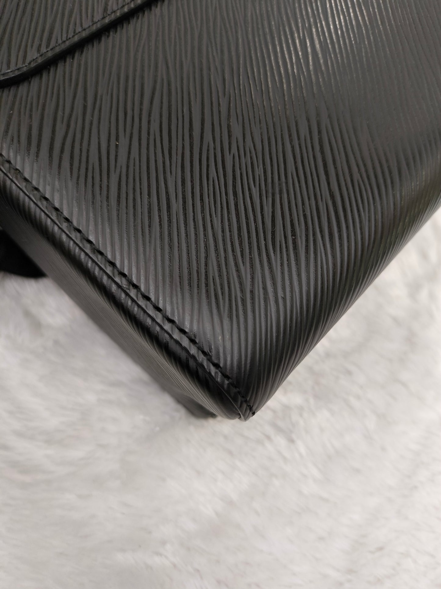 LV Twist MM Epi Noir 2018