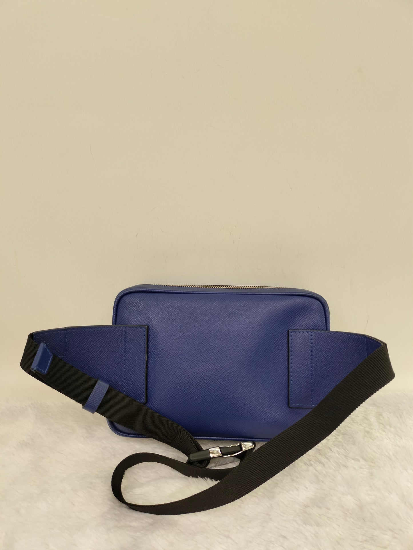LV Outdoor Bumbag Taiga Cobalt 2019