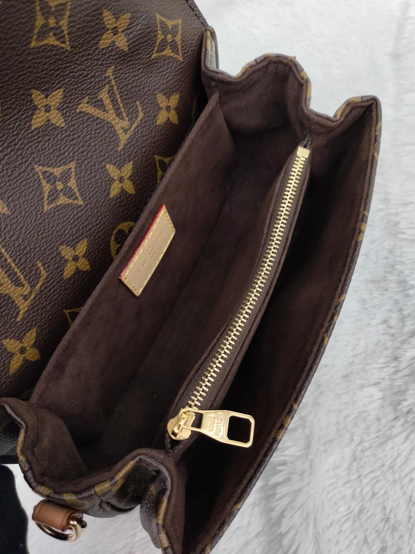 LV Pochette Metis East West Monogram 2023 (CHIP)