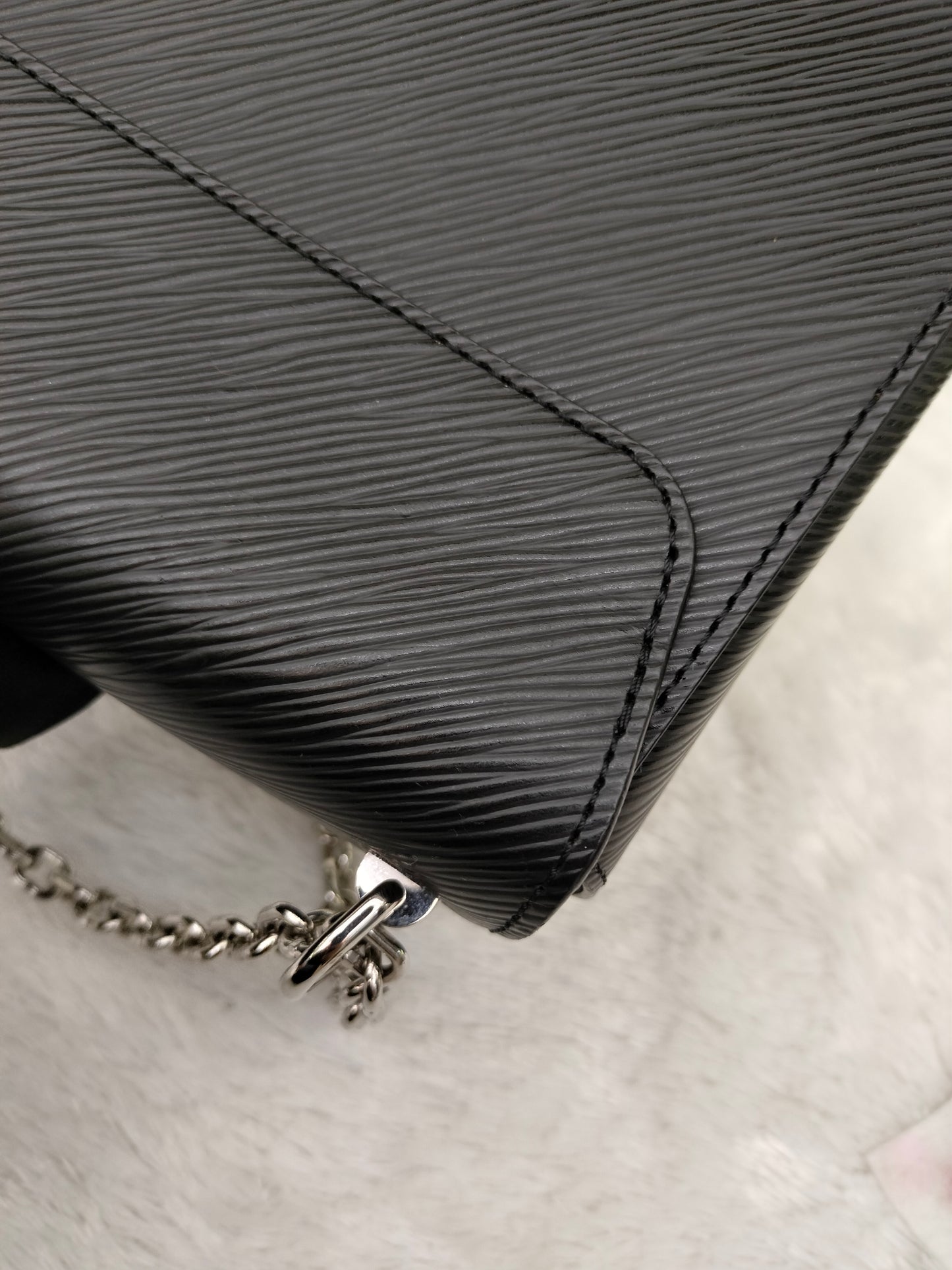LV Twist MM Epi Noir 2018