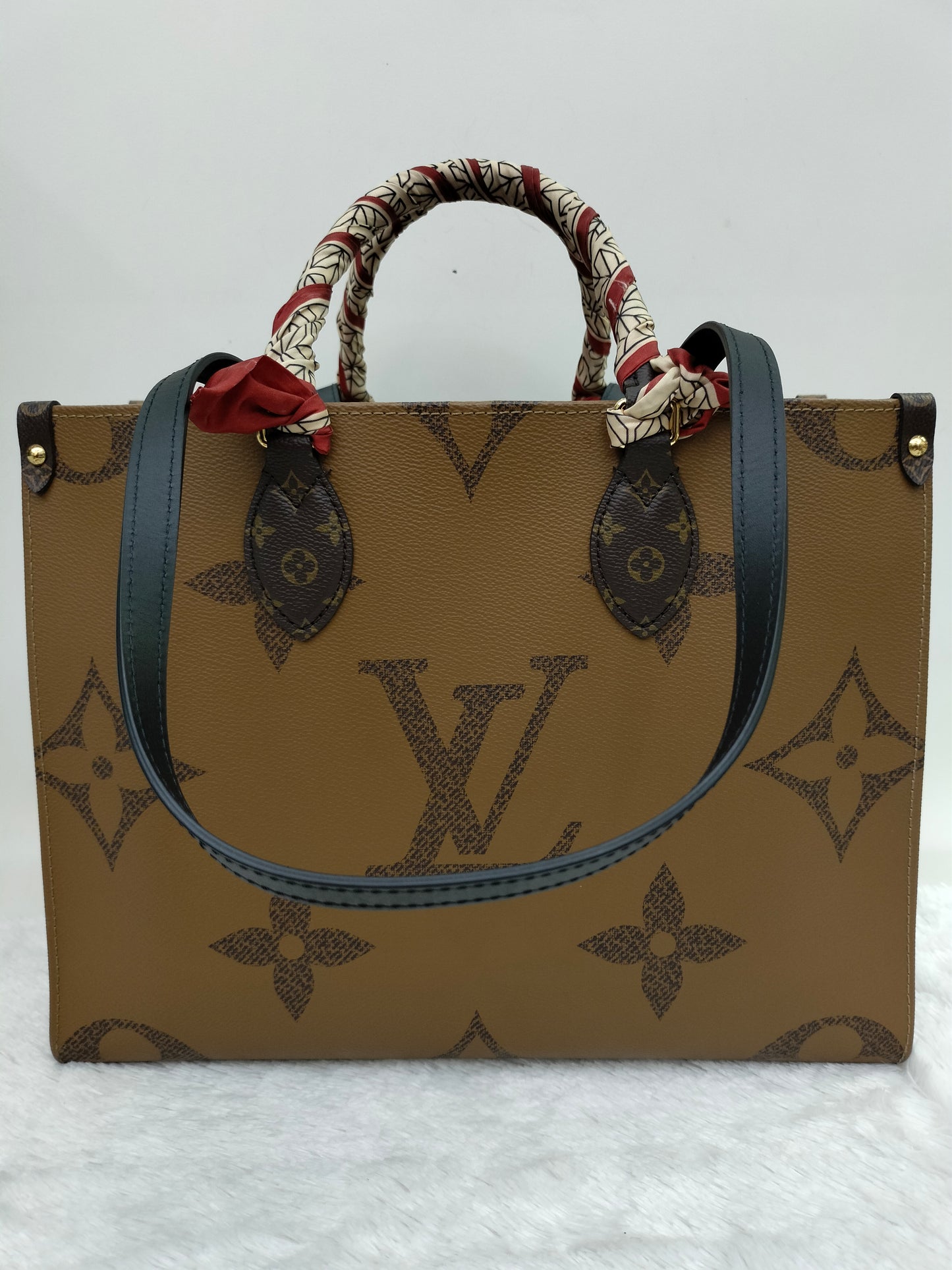 LV OTG MM Monogram Reverse Giant (CHIP)