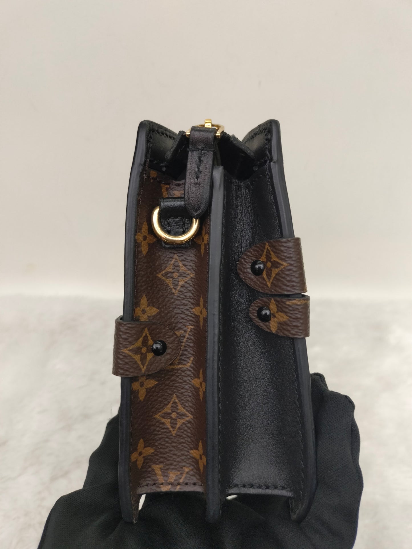 LV Trunk Clutch Monogram Reverse 2018