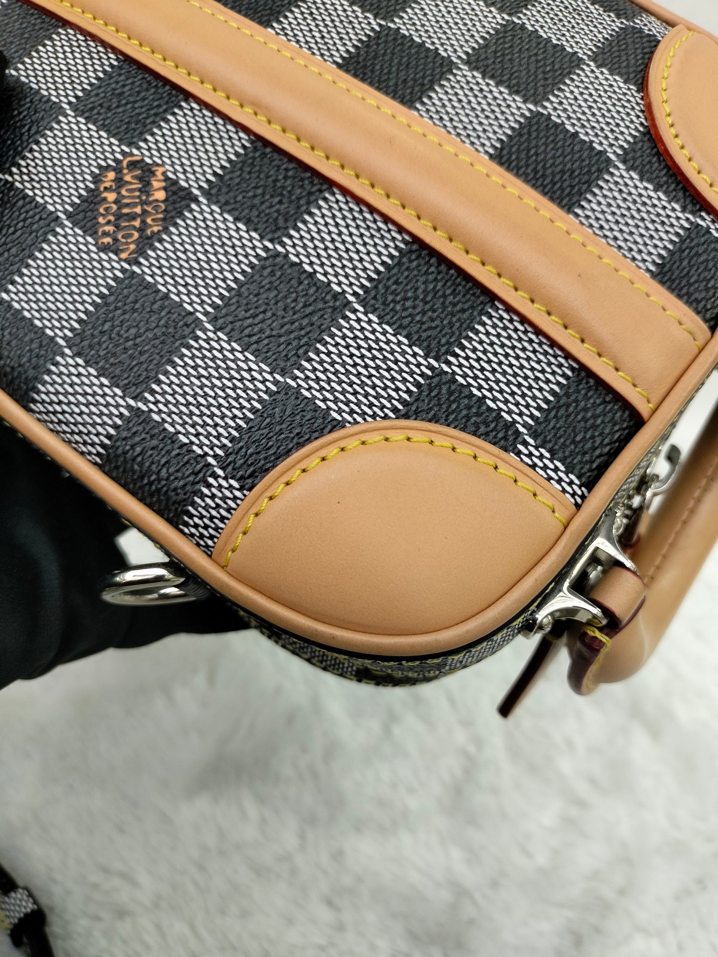 LV Valisette Vertical Damier Colour Noir 2019