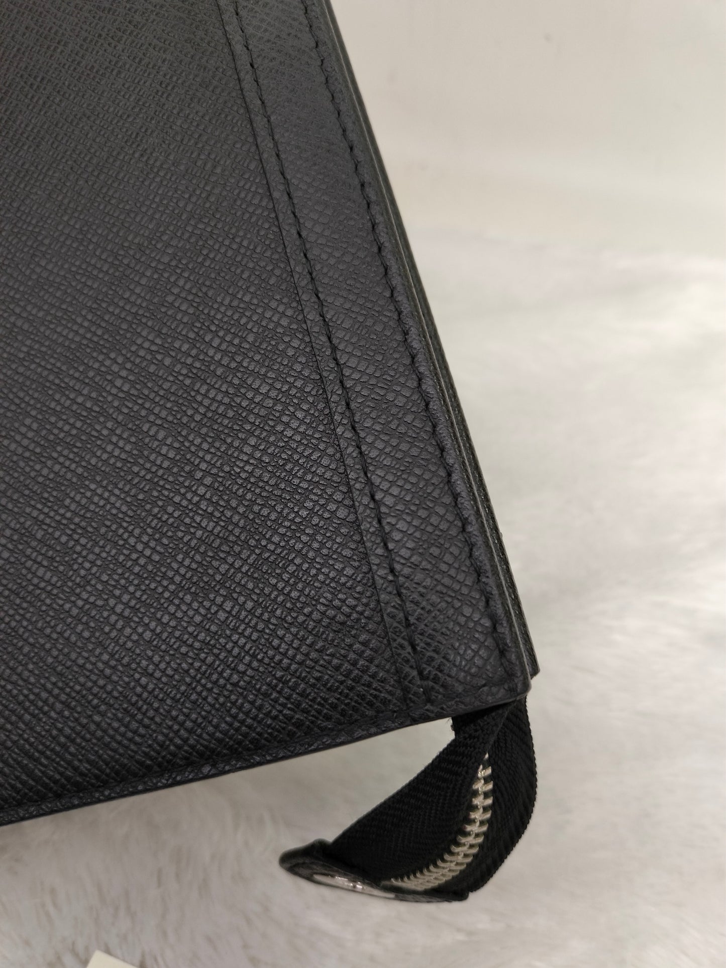 LV Pochette Voyage Taiga Noir 2018
