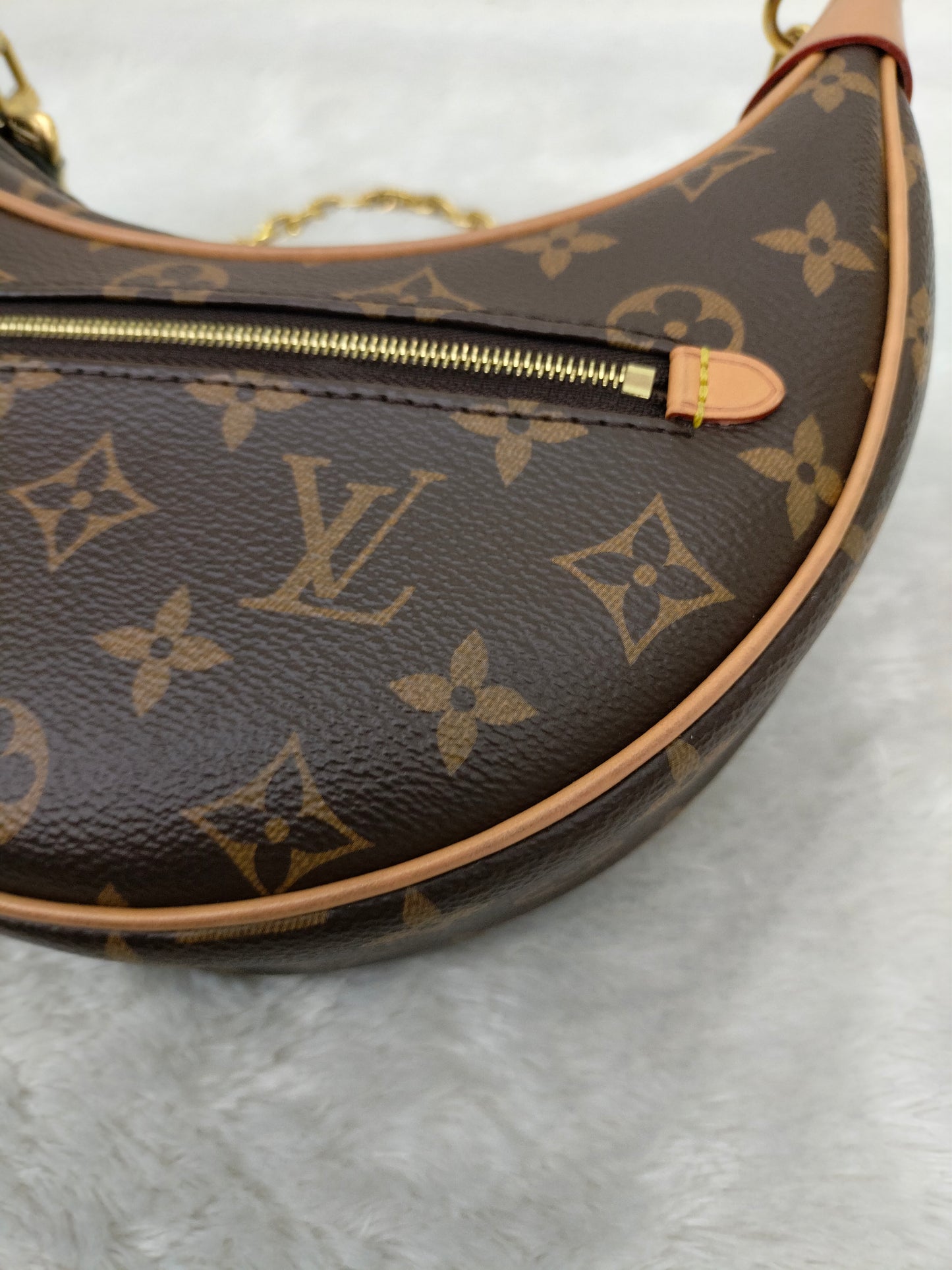 LV Loop Monogram (CHIP)