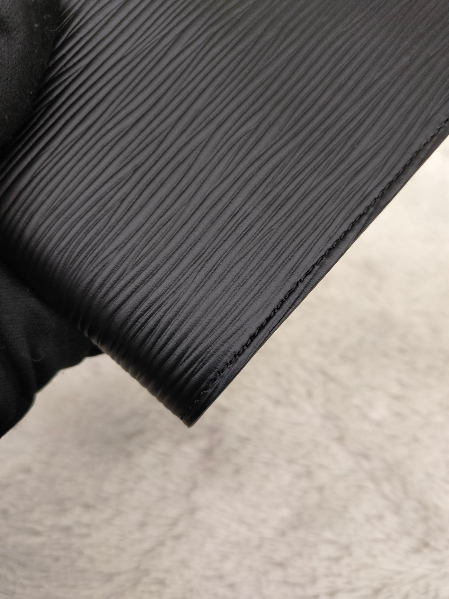 *NEW* LV Portefeuille Multiple Epi Noir M (CHIP)
