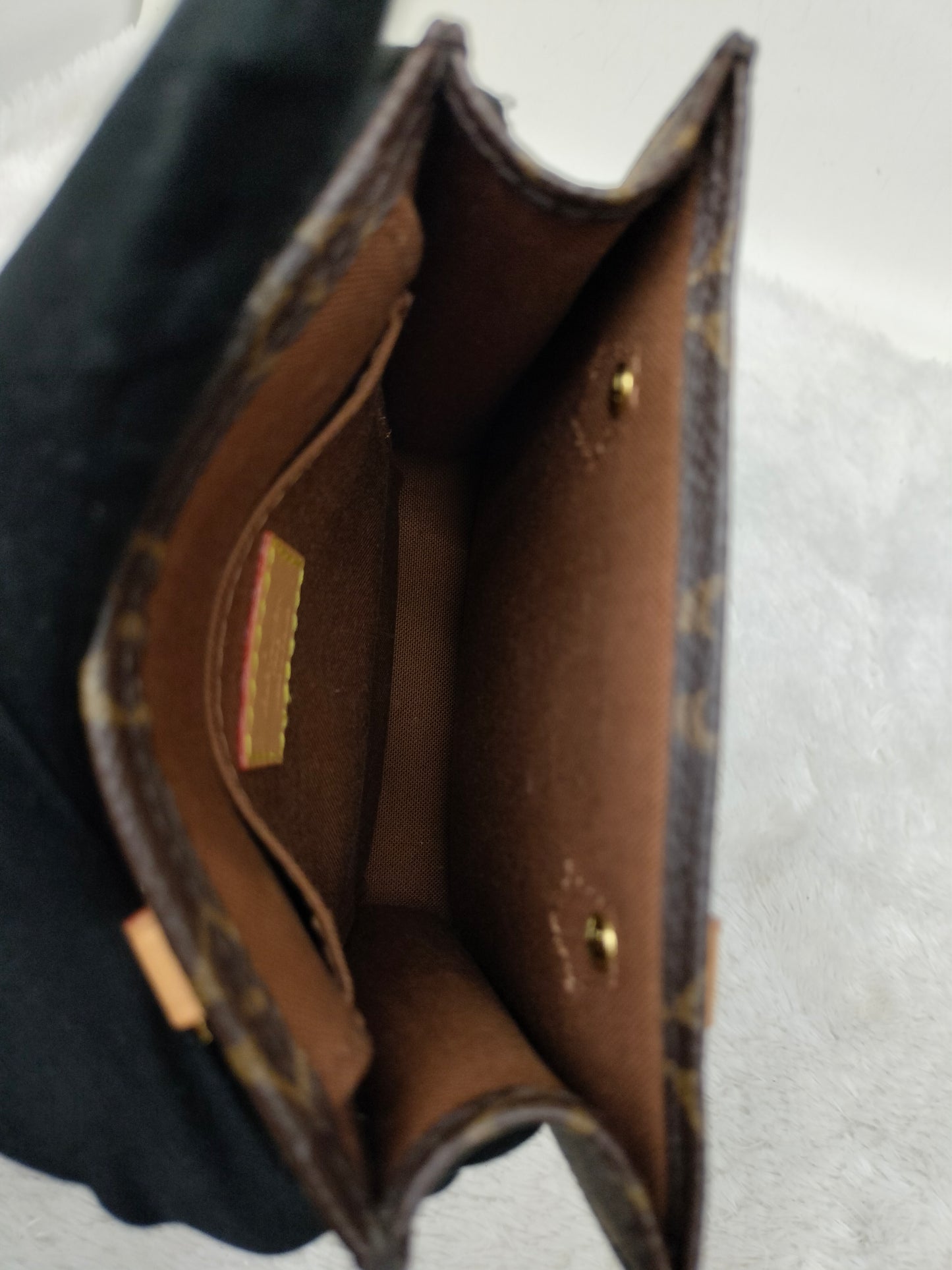 LV Petit Sac Plat Monogram 2021 (CHIP)