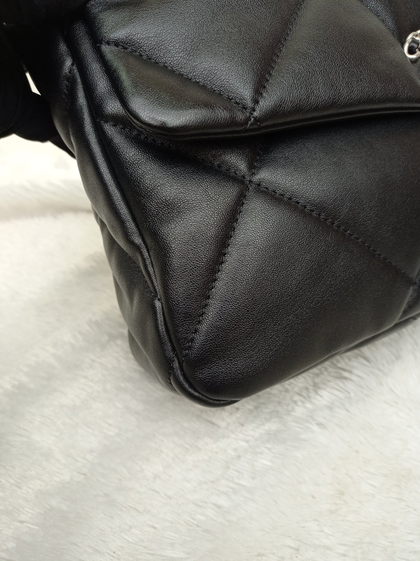 *Neverbeen Used* Chanel C19 Large Black (CHIP)
