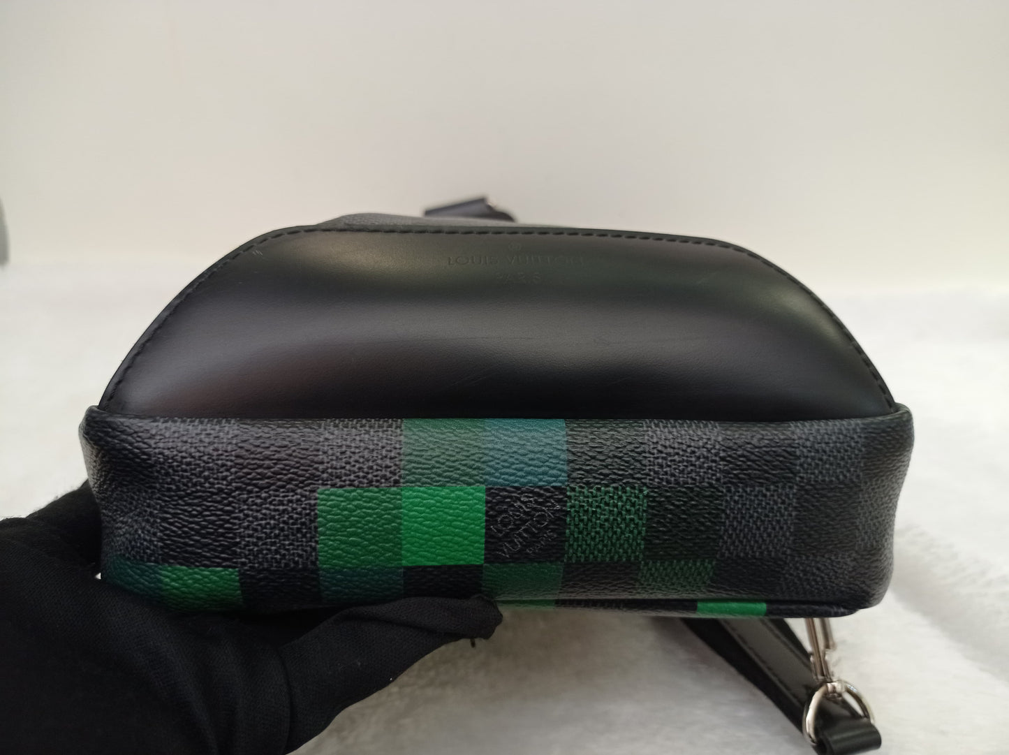 LV Avenue Sling Graphite Pixel Vert 2018