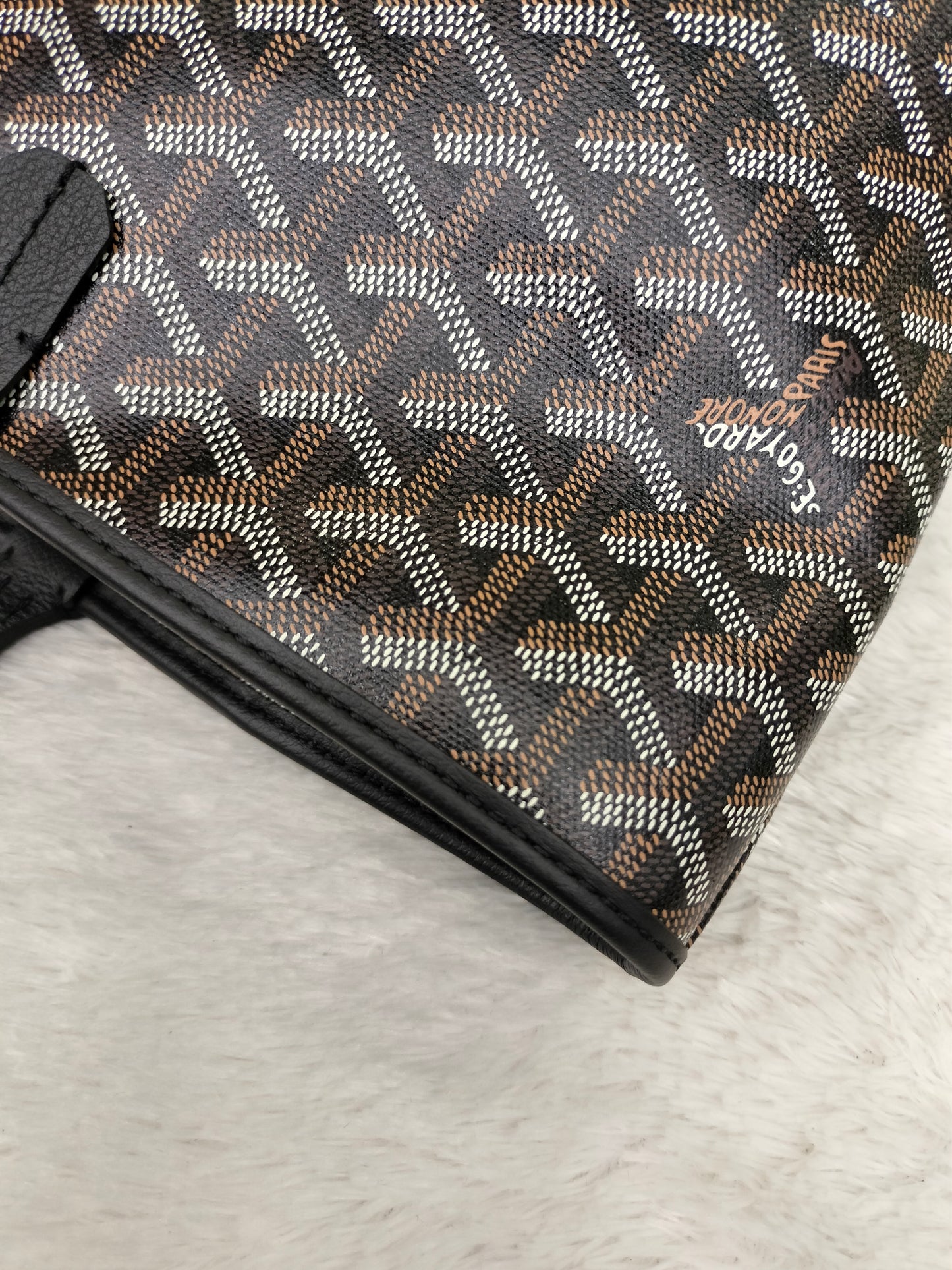 *Excellent Condition* Goyard Artois PM Noir 2024
