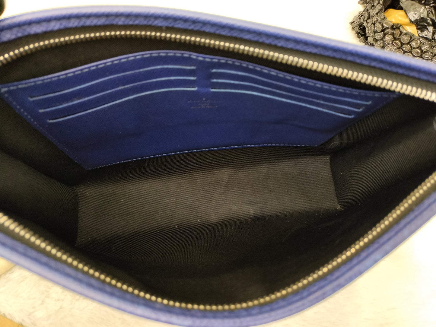 LV Pochette Voyage Taiga Blue Cobalt 2019