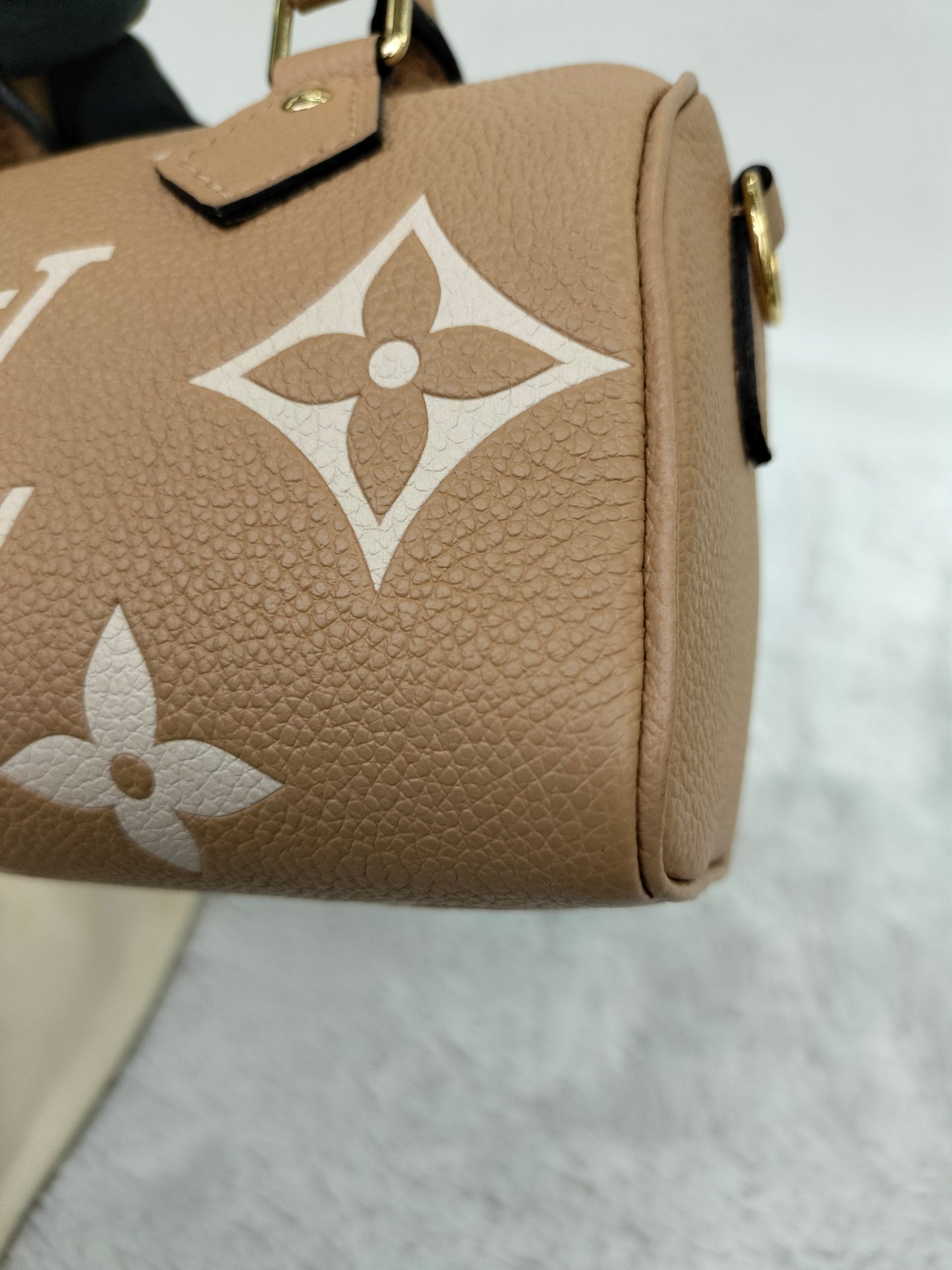 LV Nano Speedy Monogram Empreinte Arizona Creme (CHIP)