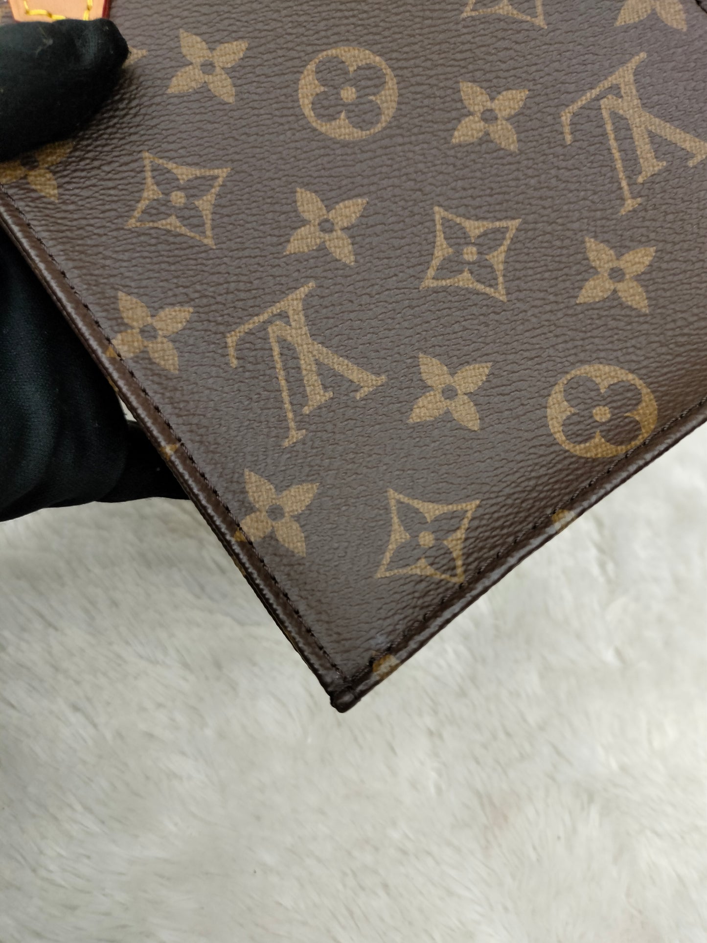 LV Petit Sac Plat Monogram 2021 (CHIP)