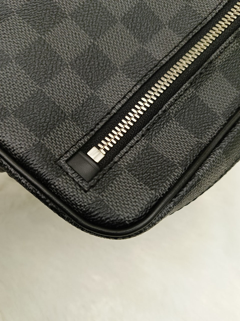 LV Kasai Clutch Graphite 2018