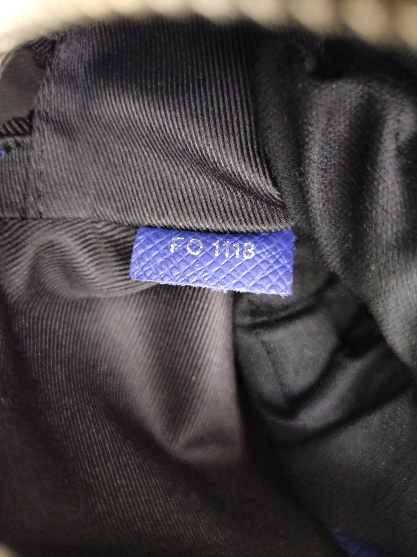 LV Outdoor Bumbag Taiga Cobalt 2019