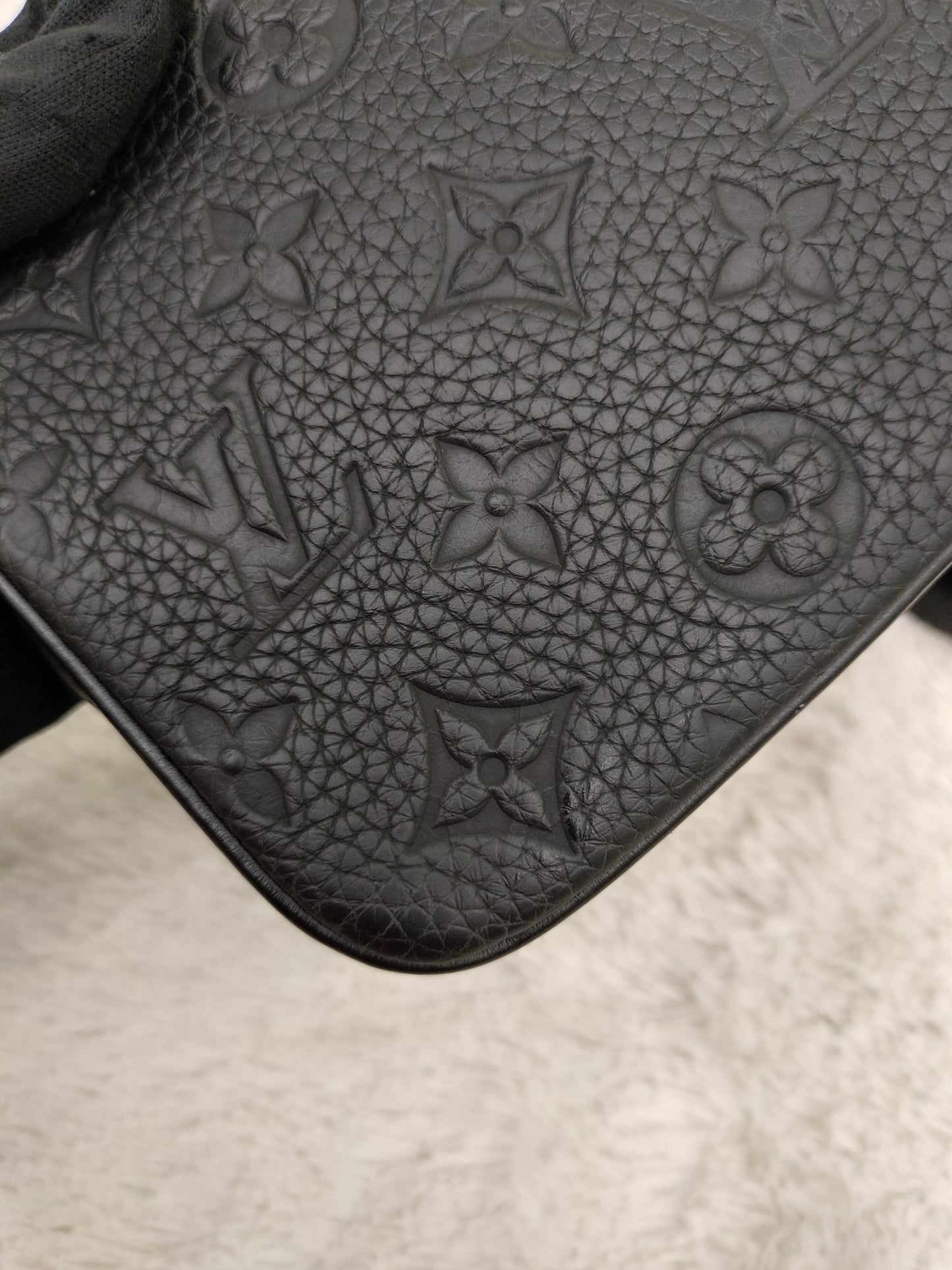 LV Pochette Volga Monogram Taurillon Empreinte Noir 2020
