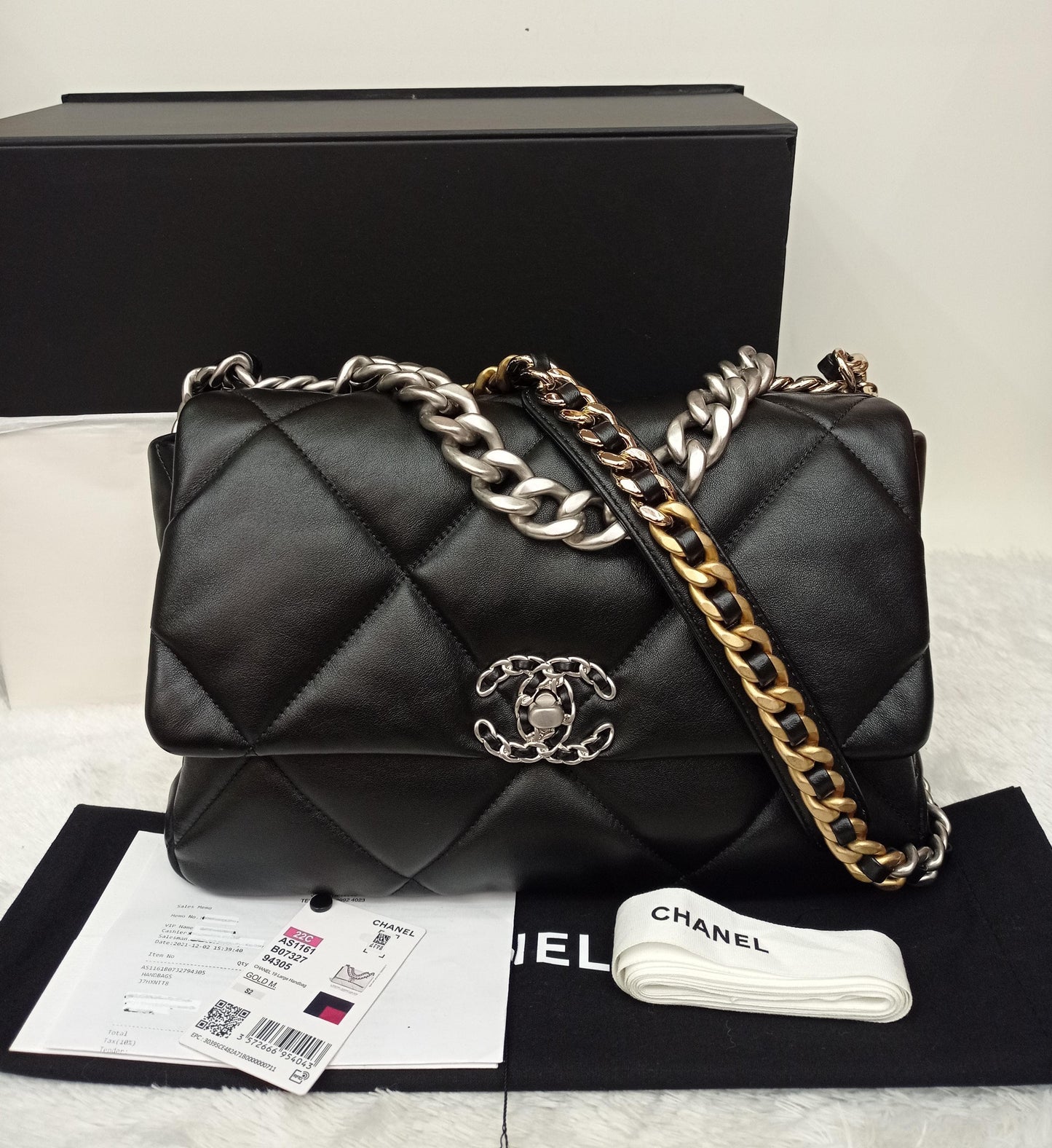 *Neverbeen Used* Chanel C19 Large Black (CHIP)