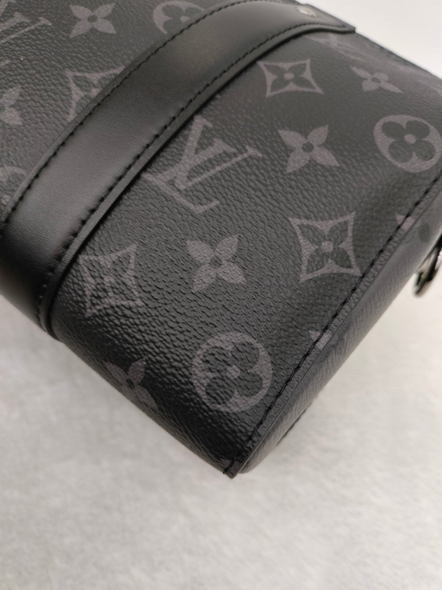 LV City Keepall Monogram Eclipse (CHIP)