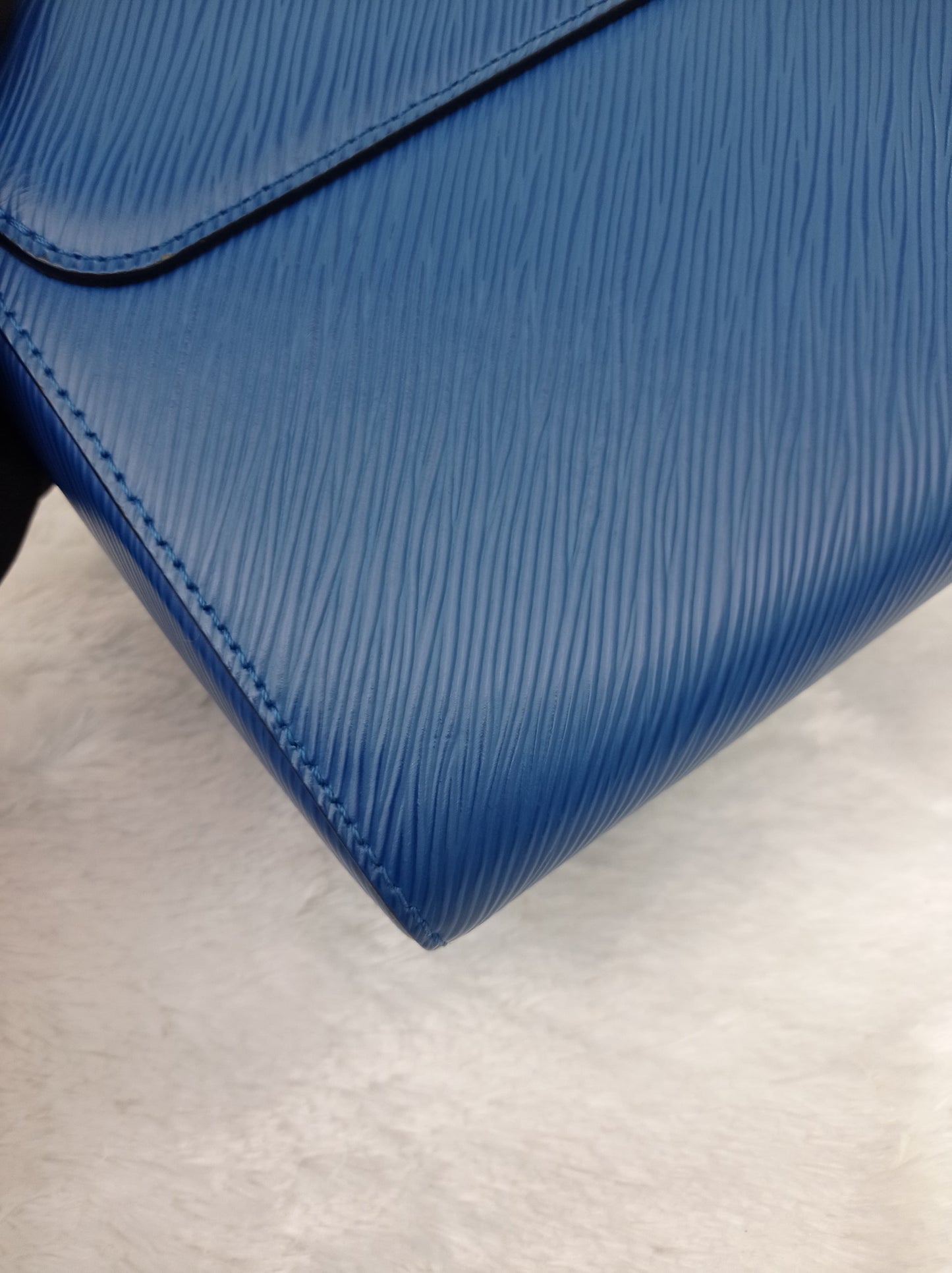 LV Twist MM Epi Braided Bleu Roi Safran Black 2019