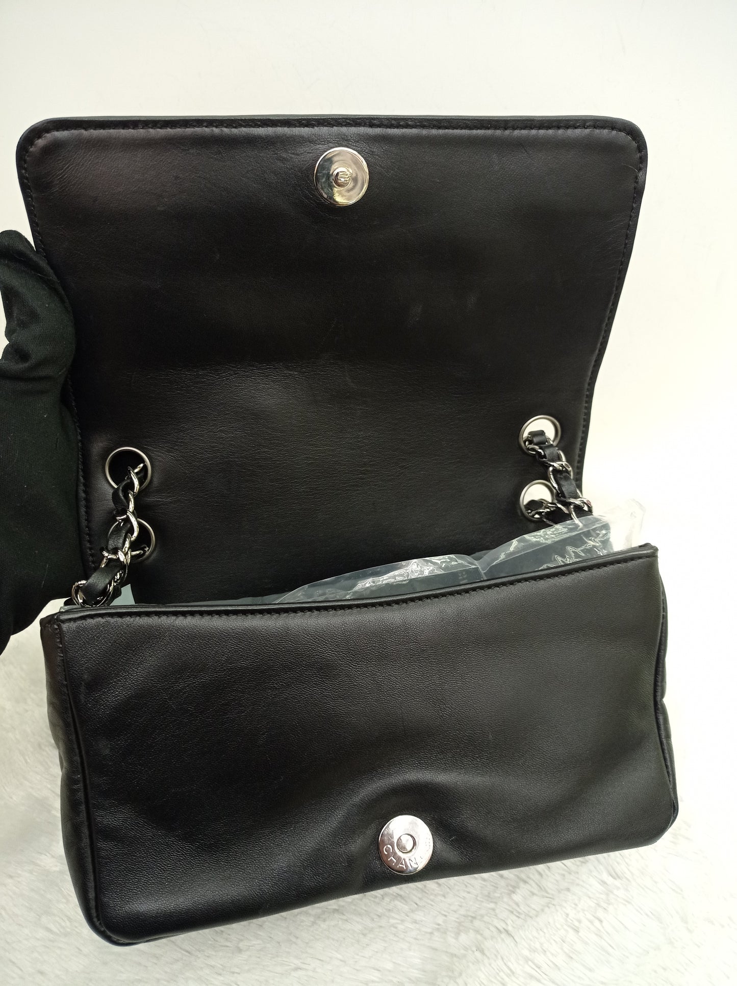 Chanel Small Flap Kiss Lock Lamb Black SHW #10