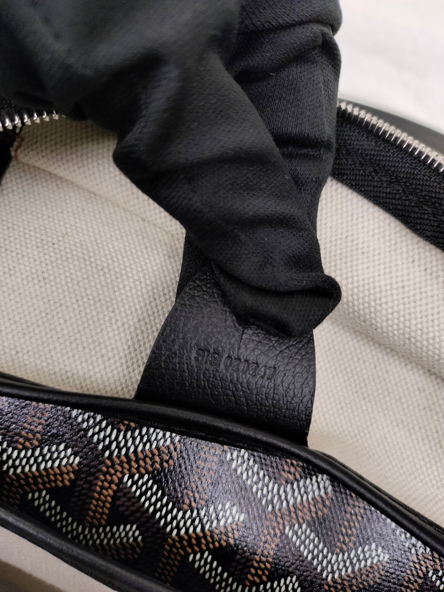 *Excellent Condition* Goyard Artois PM Noir 2024
