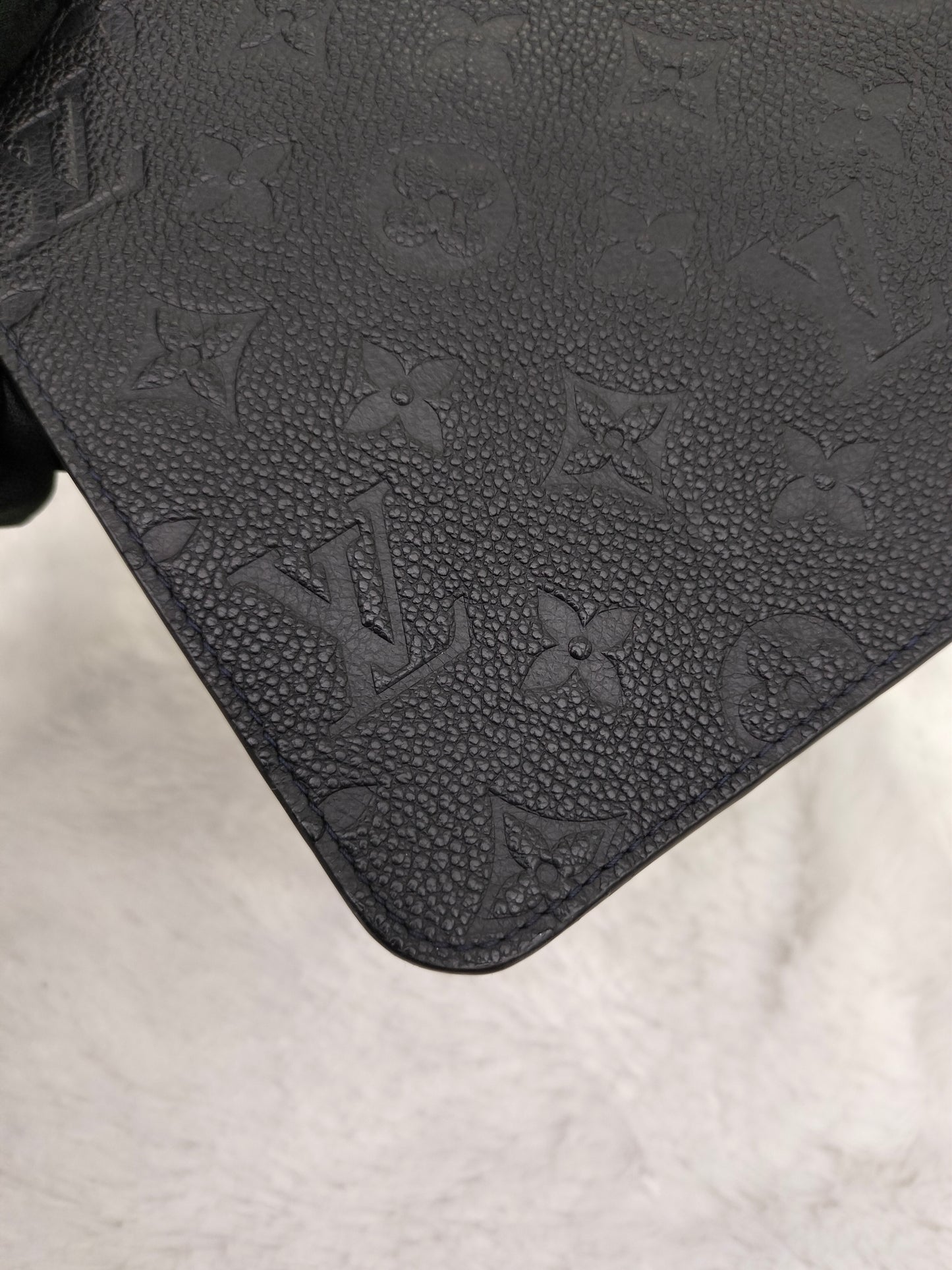LV iPad Case Empreinte Black 2012