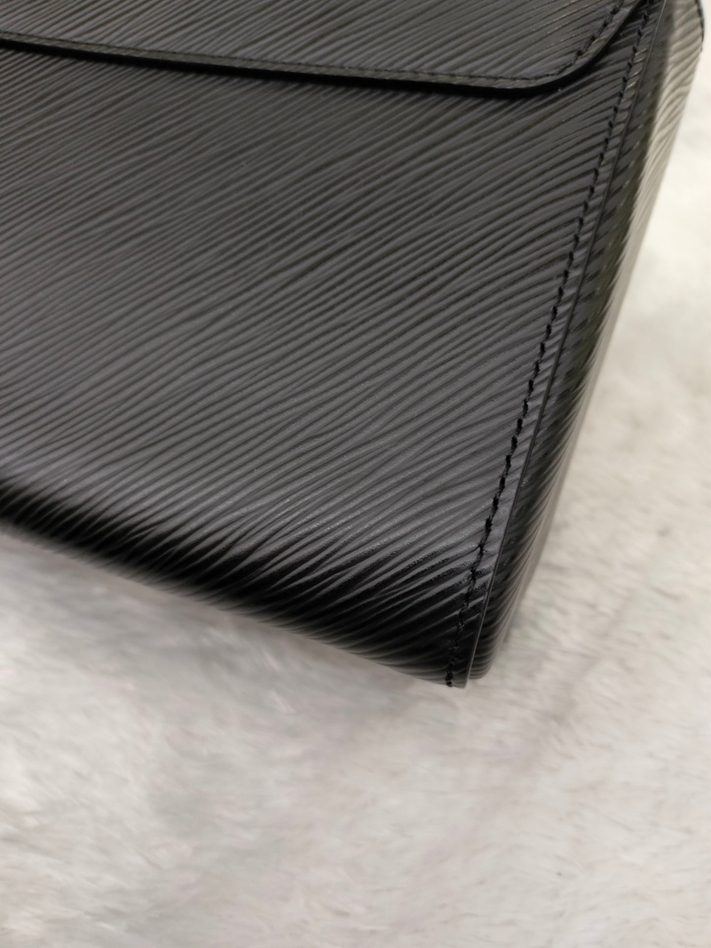 LV Twist MM Epi Noir 2018