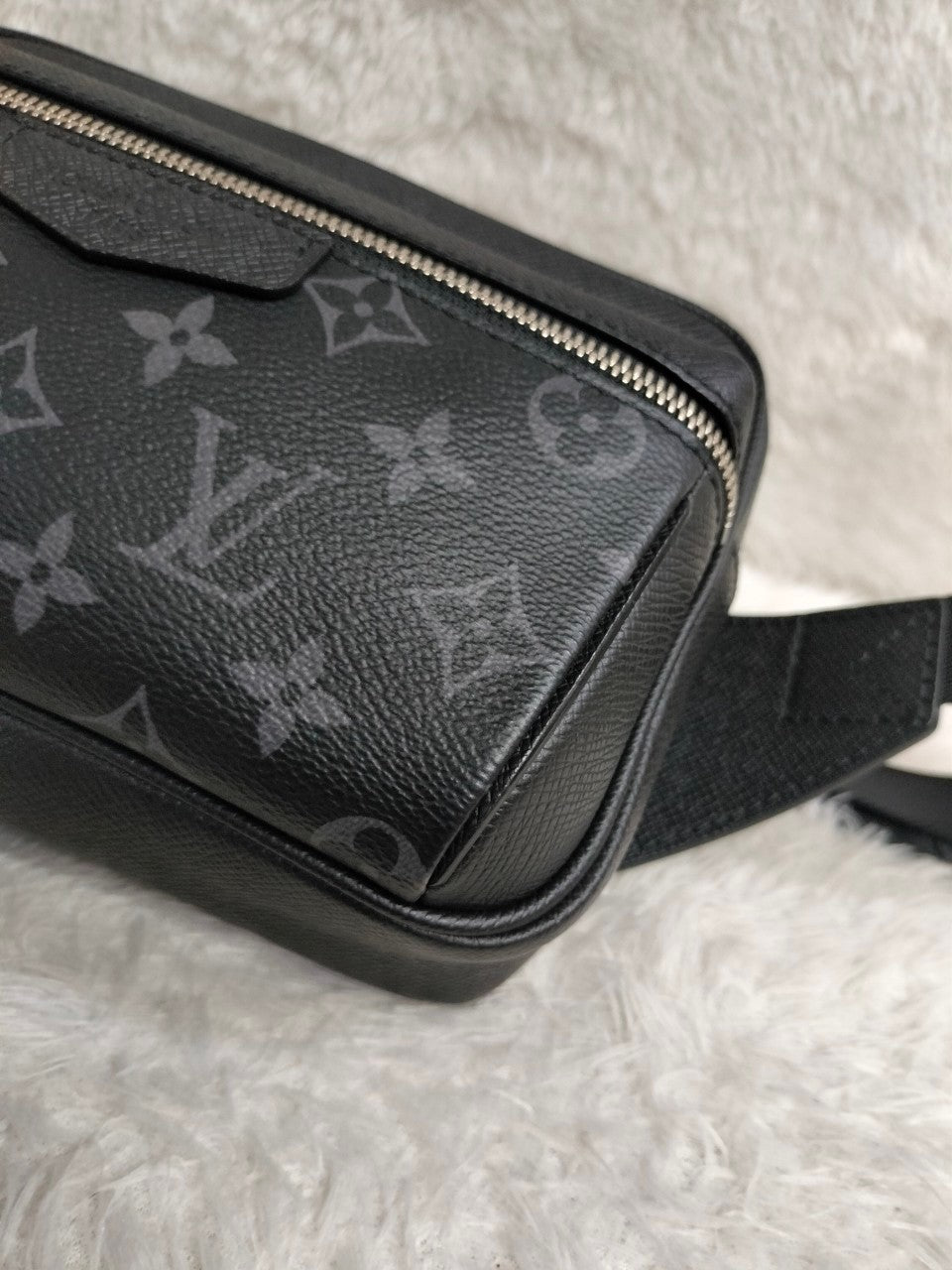 LV Outdoor Bumbag Monogram Taigarama Eclipse 2019
