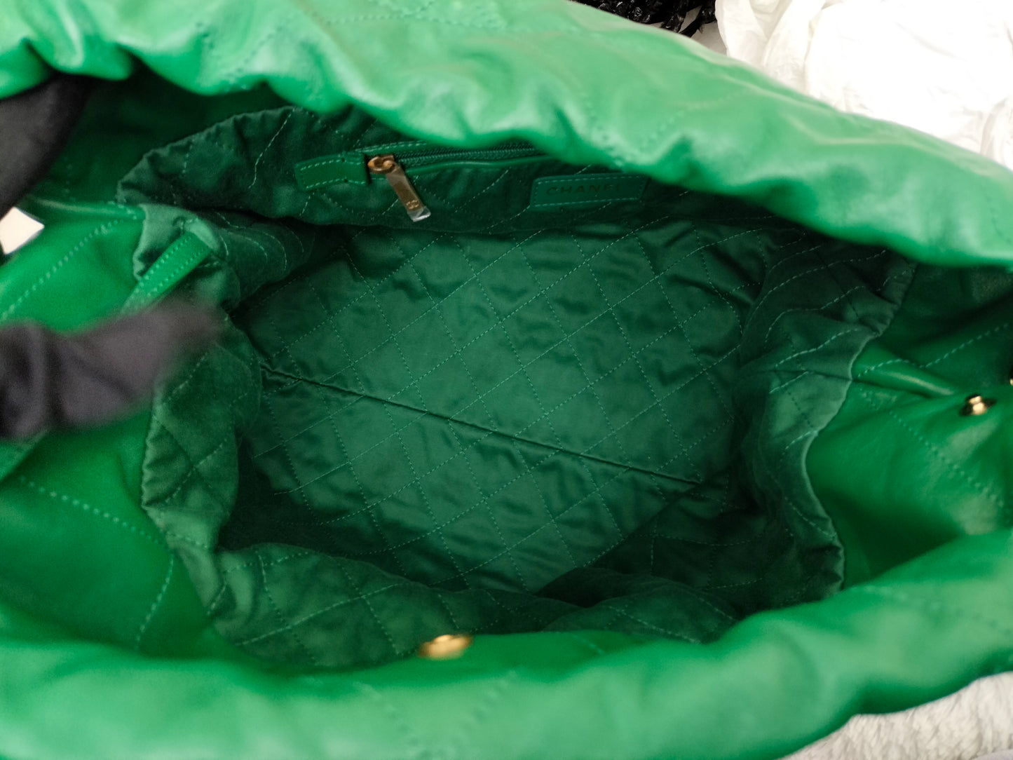 *Neverbeen Used* Chanel C22 Medium Calfskin Green GHW (CHIP)