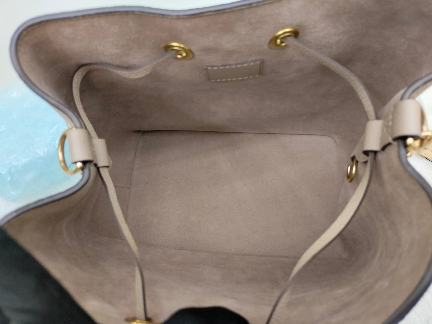 LV Neo Noe MM Monogram Tourterelle Creme 2021