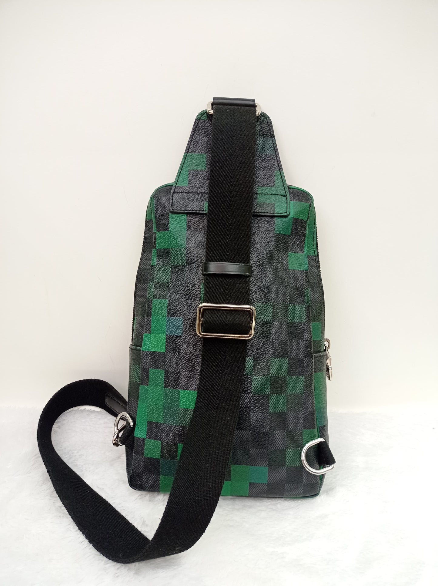LV Avenue Sling Graphite Pixel Vert 2018