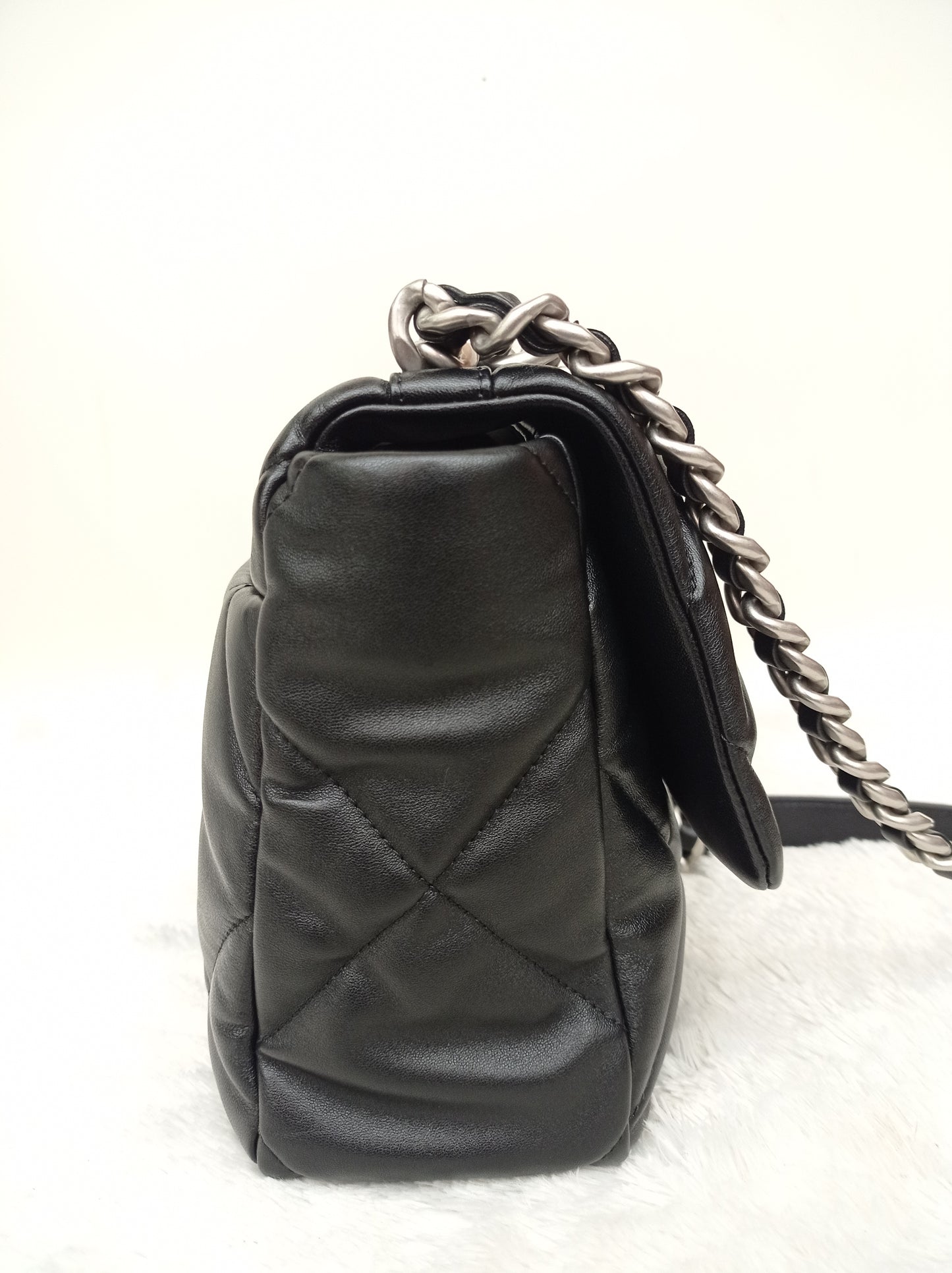 *Neverbeen Used* Chanel C19 Large Black (CHIP)