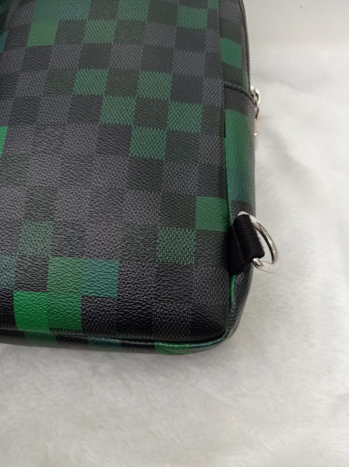 LV Avenue Sling Graphite Pixel Vert 2018