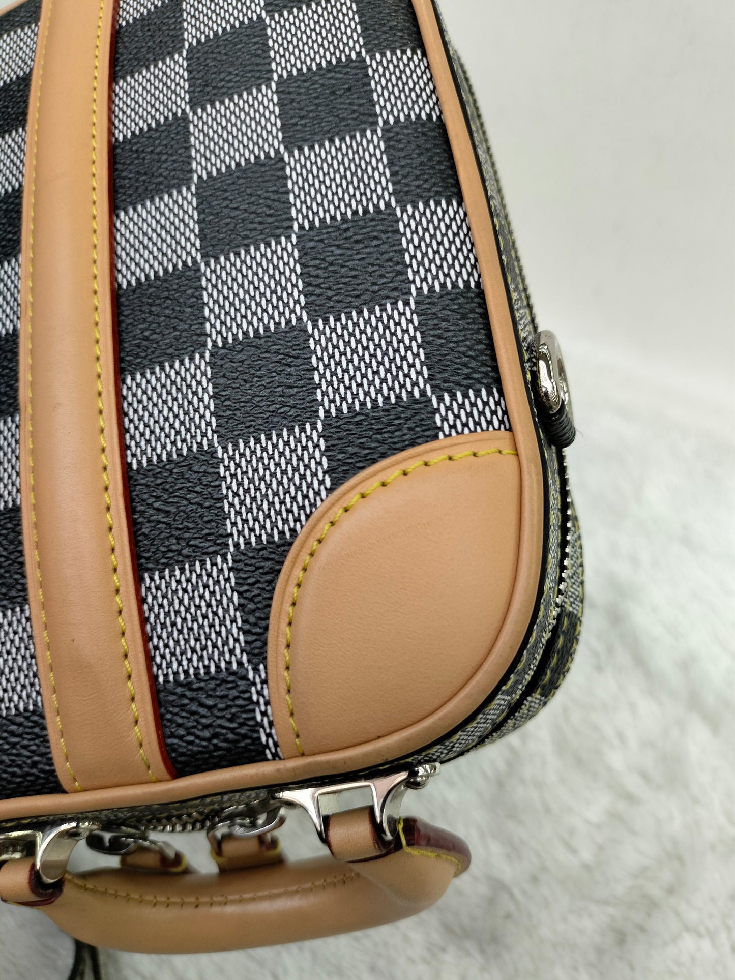 LV Valisette Vertical Damier Colour Noir 2019