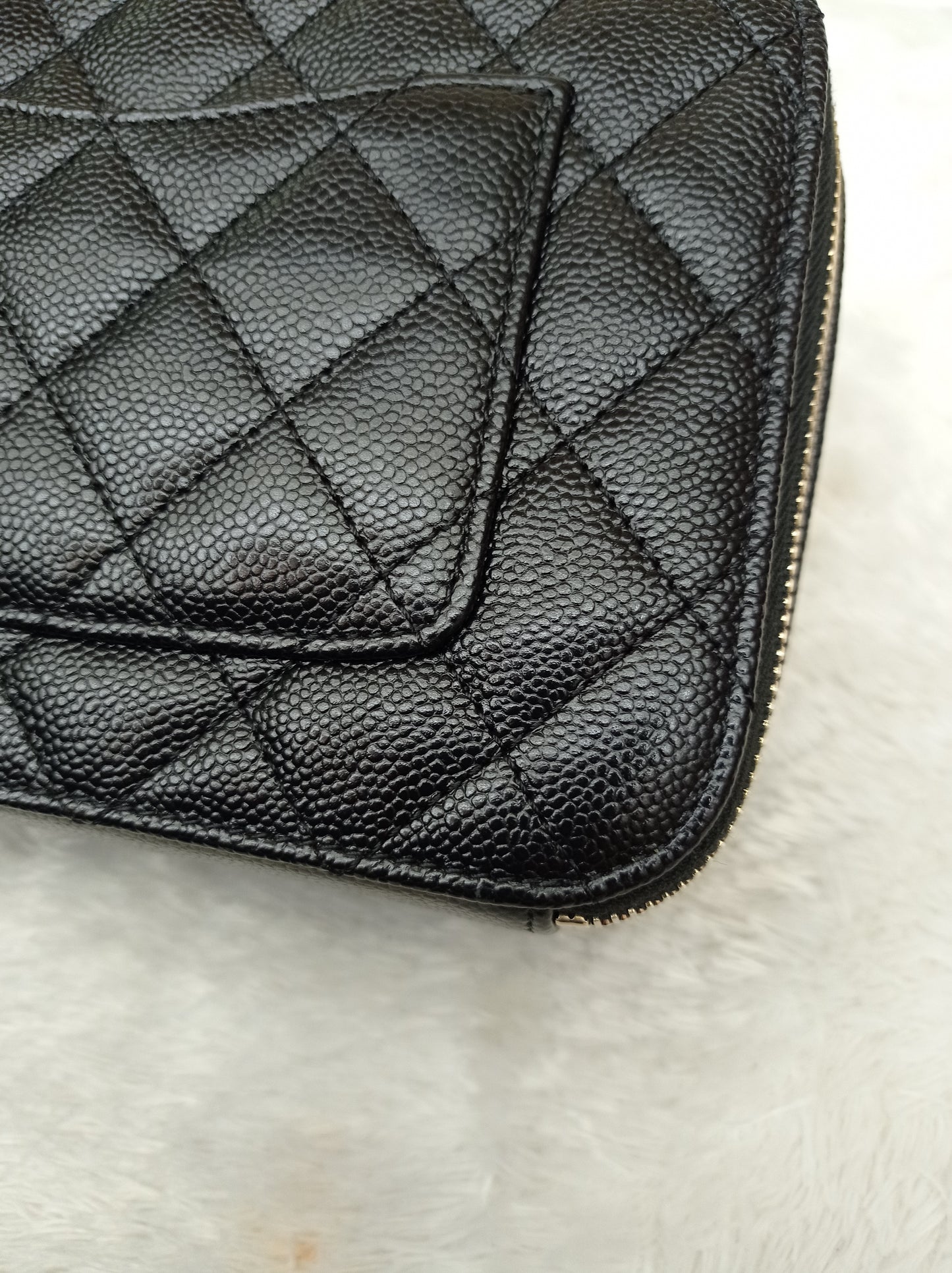 *Neverbeen Used* Chanel Pick Me Up Vanity Case Small Caviar Black GHW (CHIP)