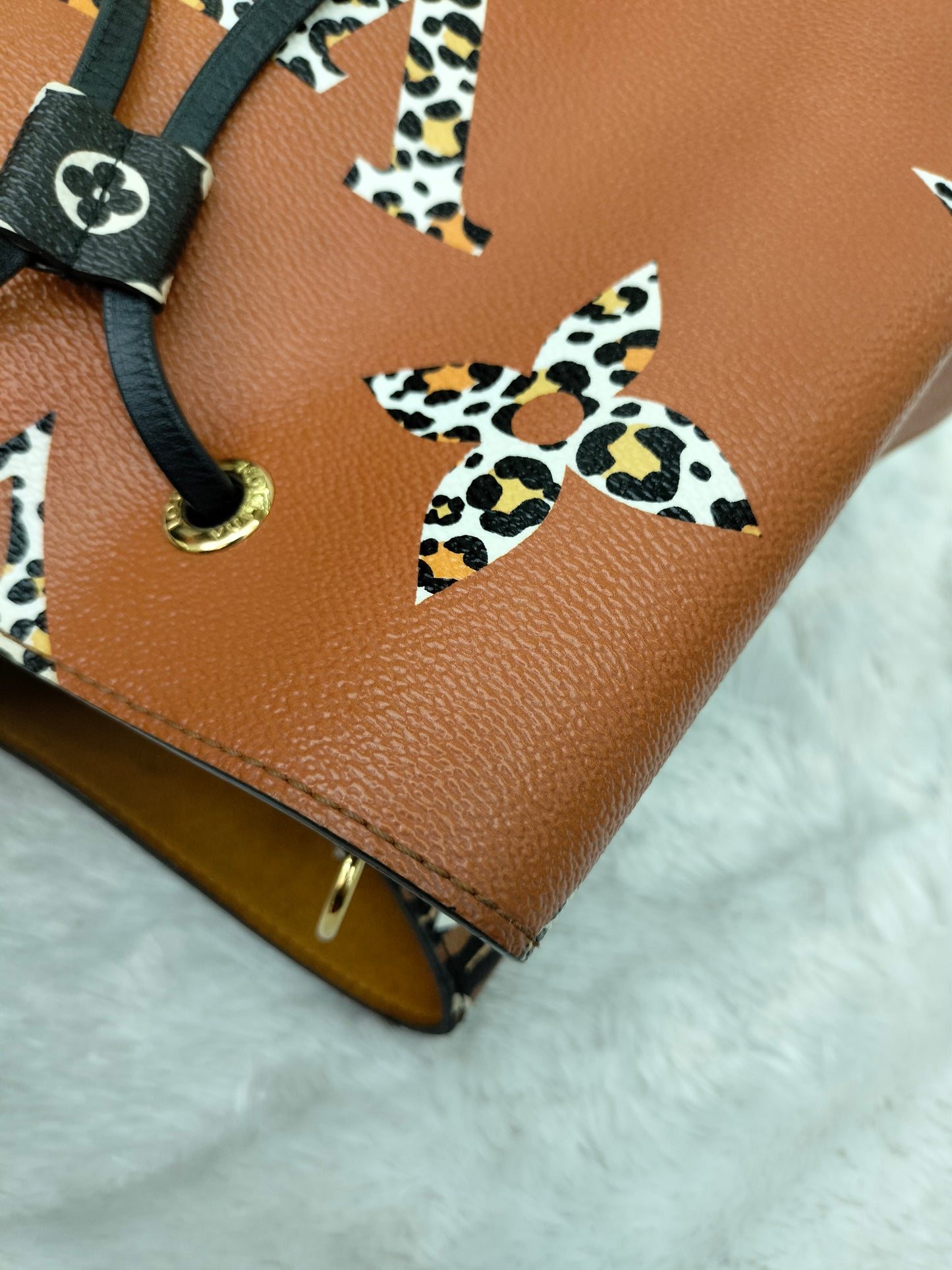 LV Neo Noe Monogram Giant Jungle Leopard Caramel 2019
