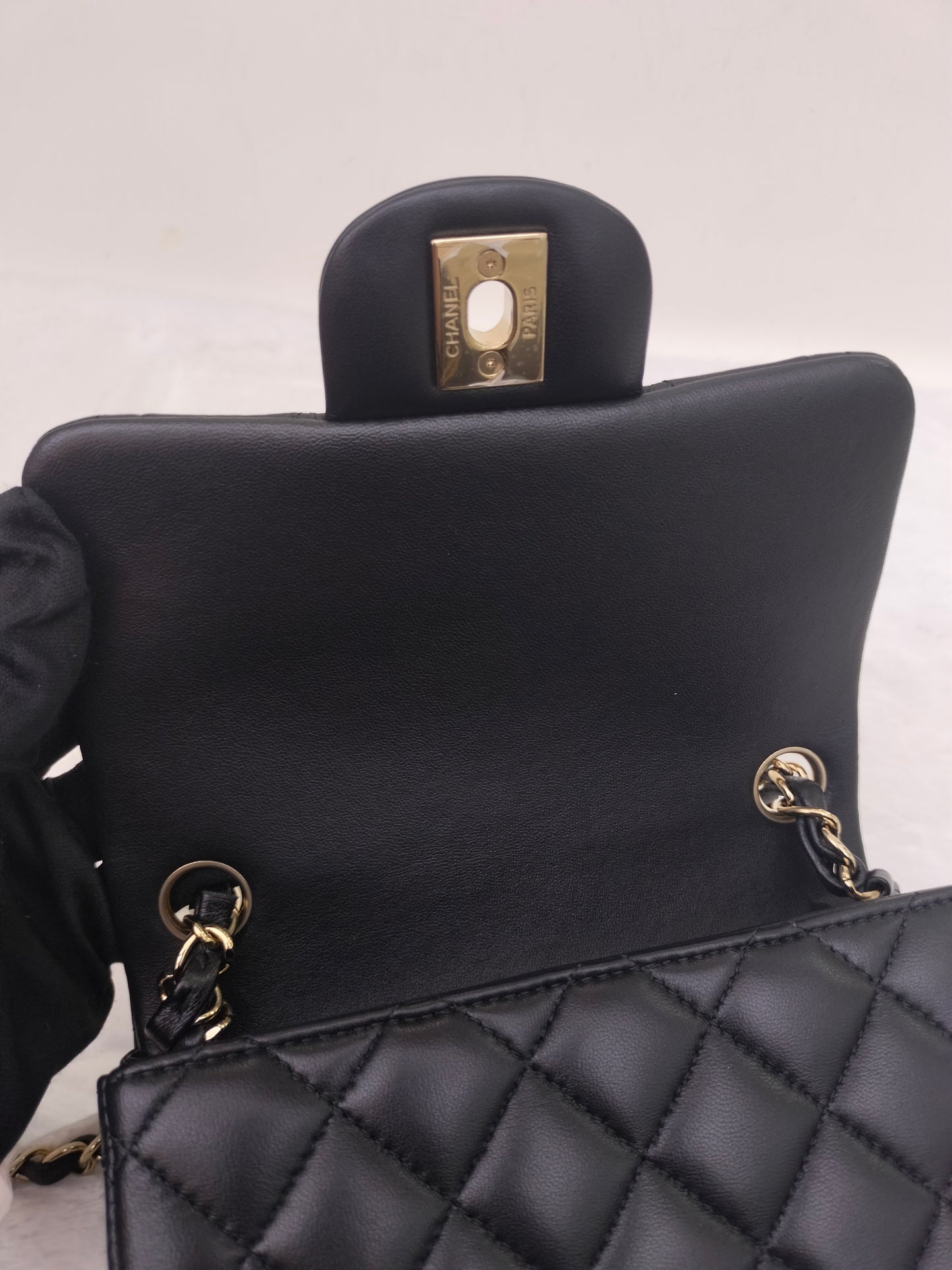 *NEW* Chanel Mini Square Lamb Black GHW (CHIP)